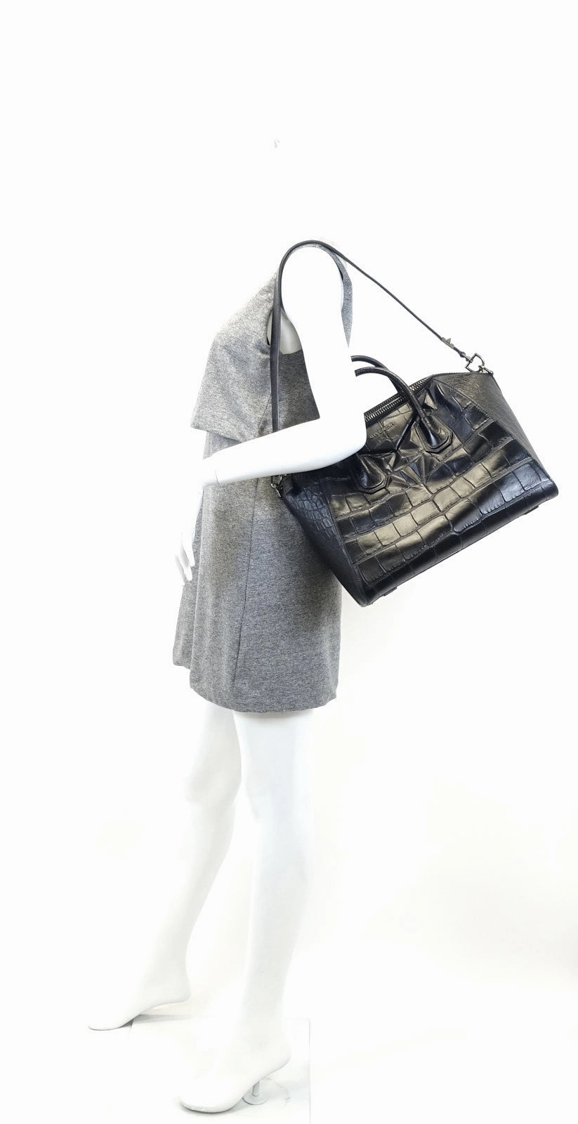 Antigona Crocodile Embossed Calf Leather Medium Bag