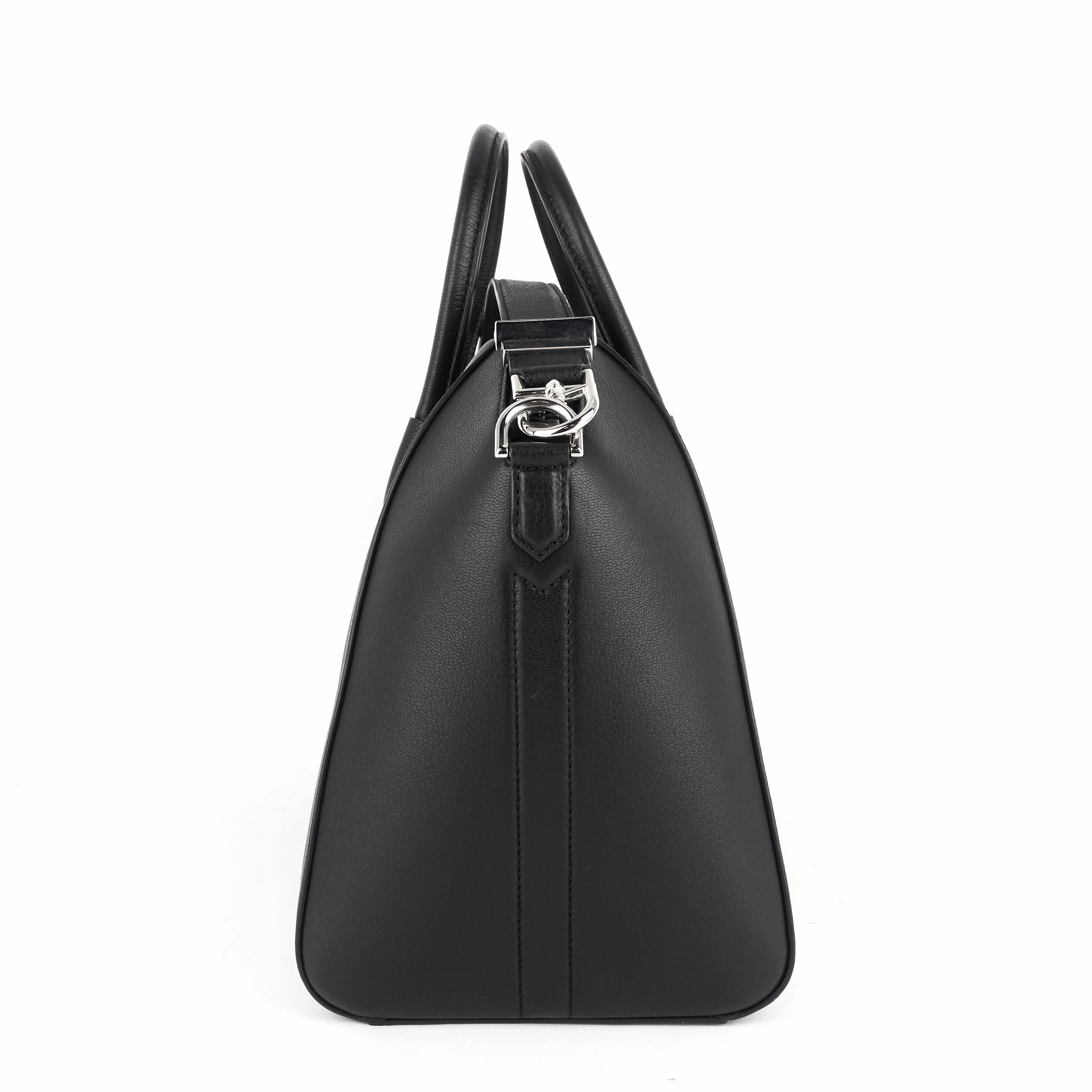 Antigona Medium Pebbled Calfskin Bag