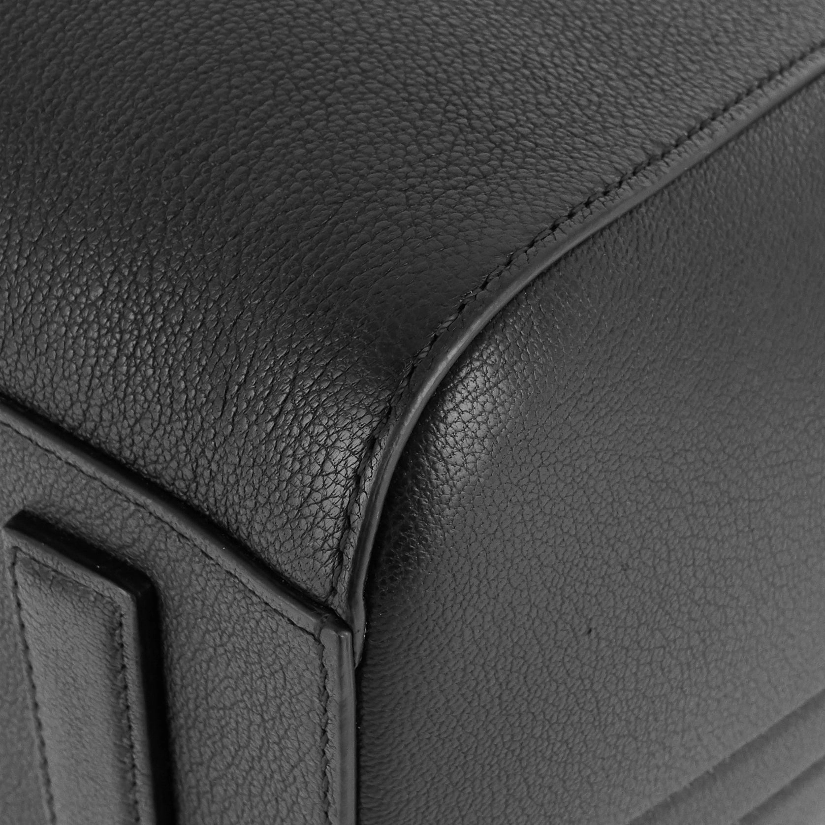 Antigona Medium Pebbled Calfskin Bag