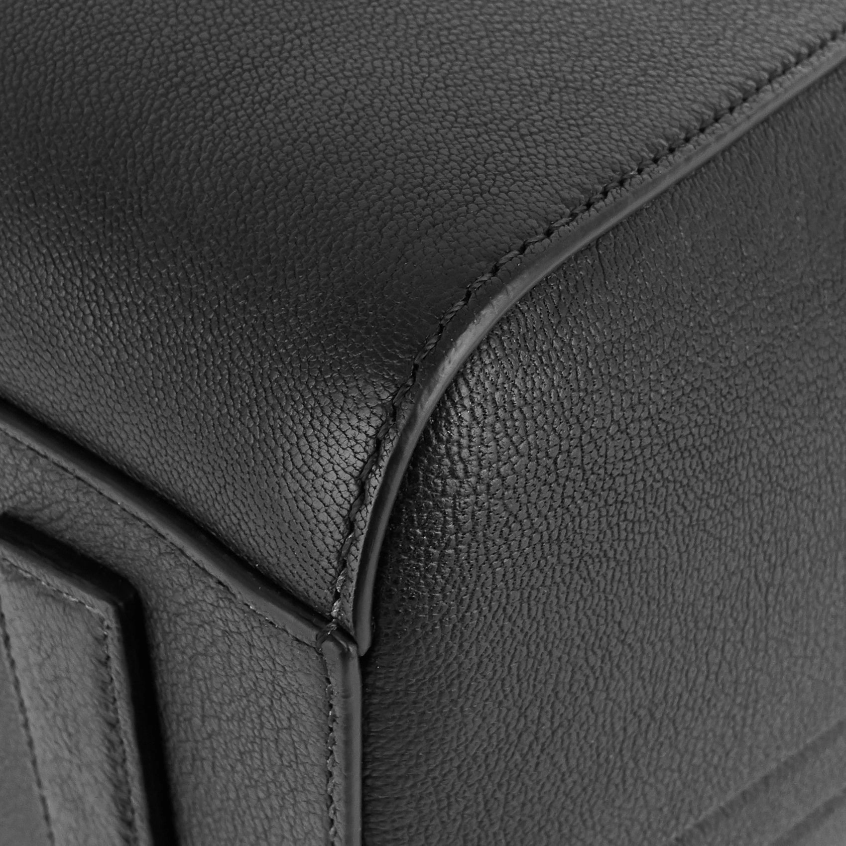 Antigona Medium Pebbled Calfskin Bag