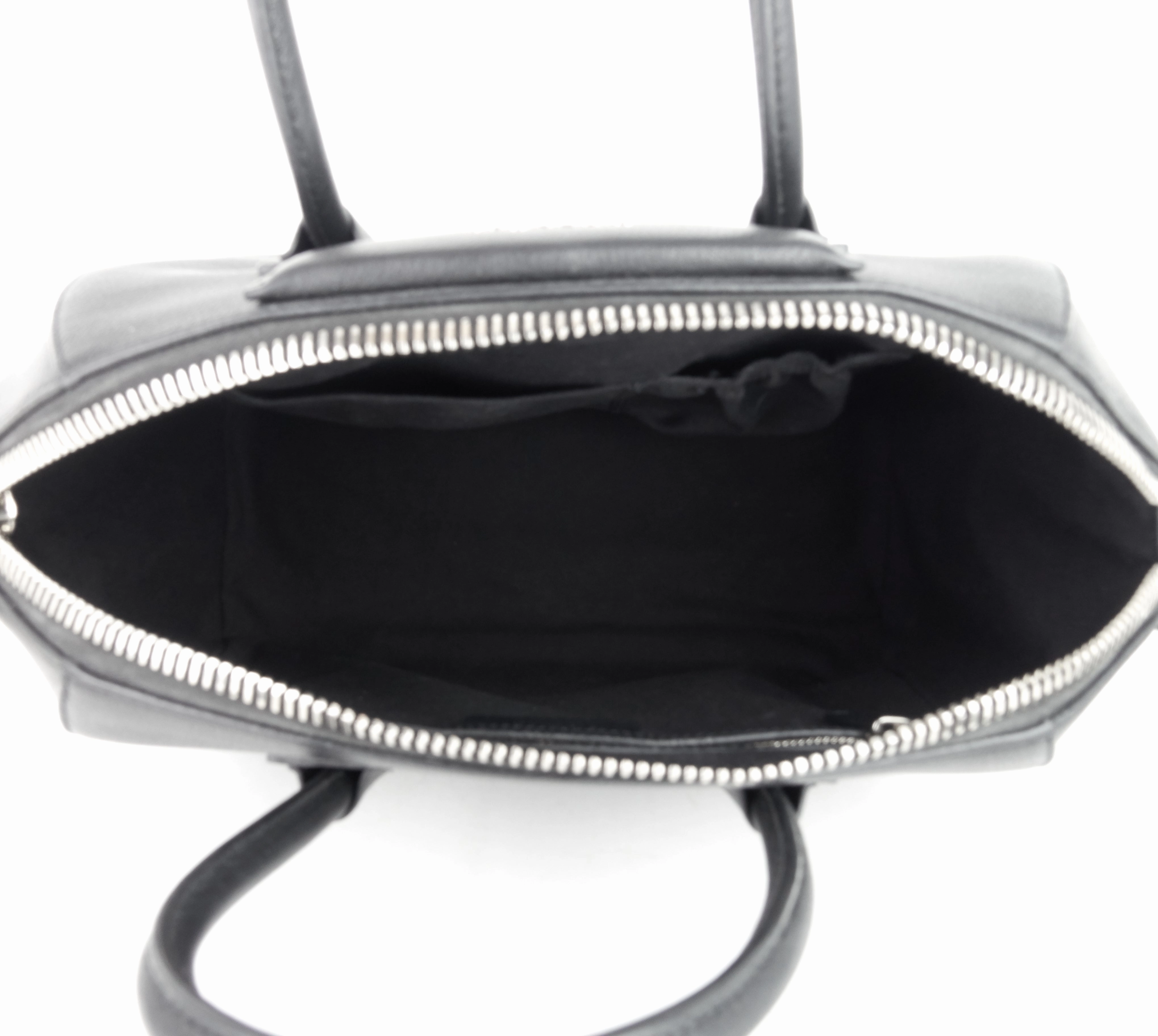 Antigona Medium Pebbled Calfskin Bag