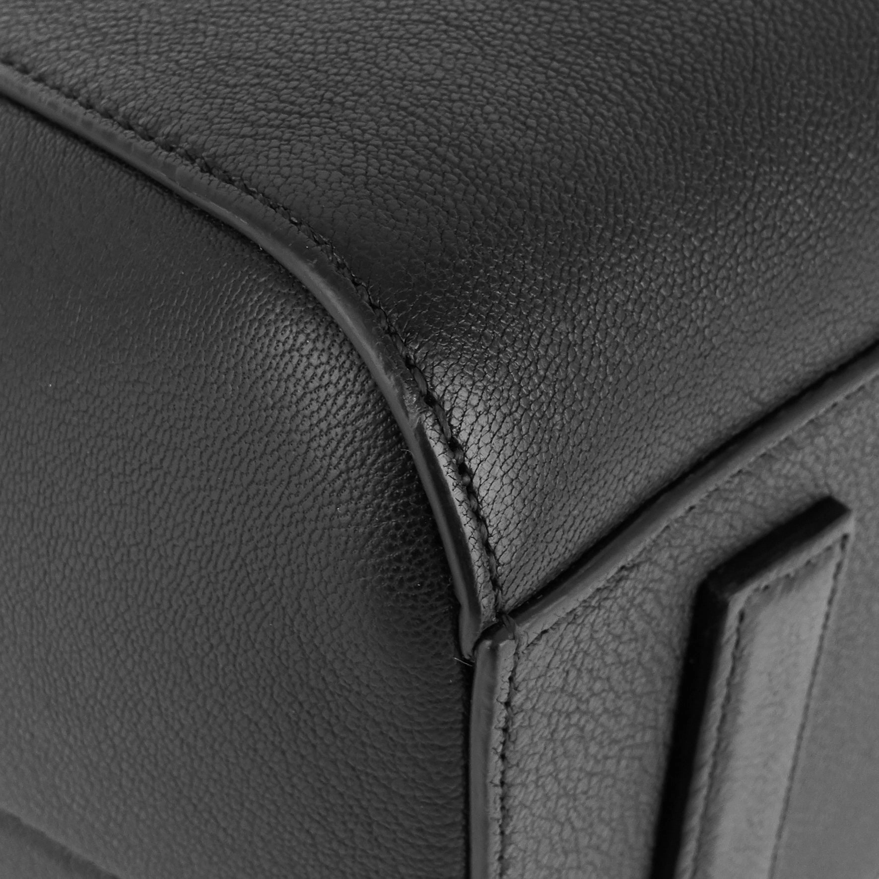Antigona Medium Pebbled Calfskin Bag