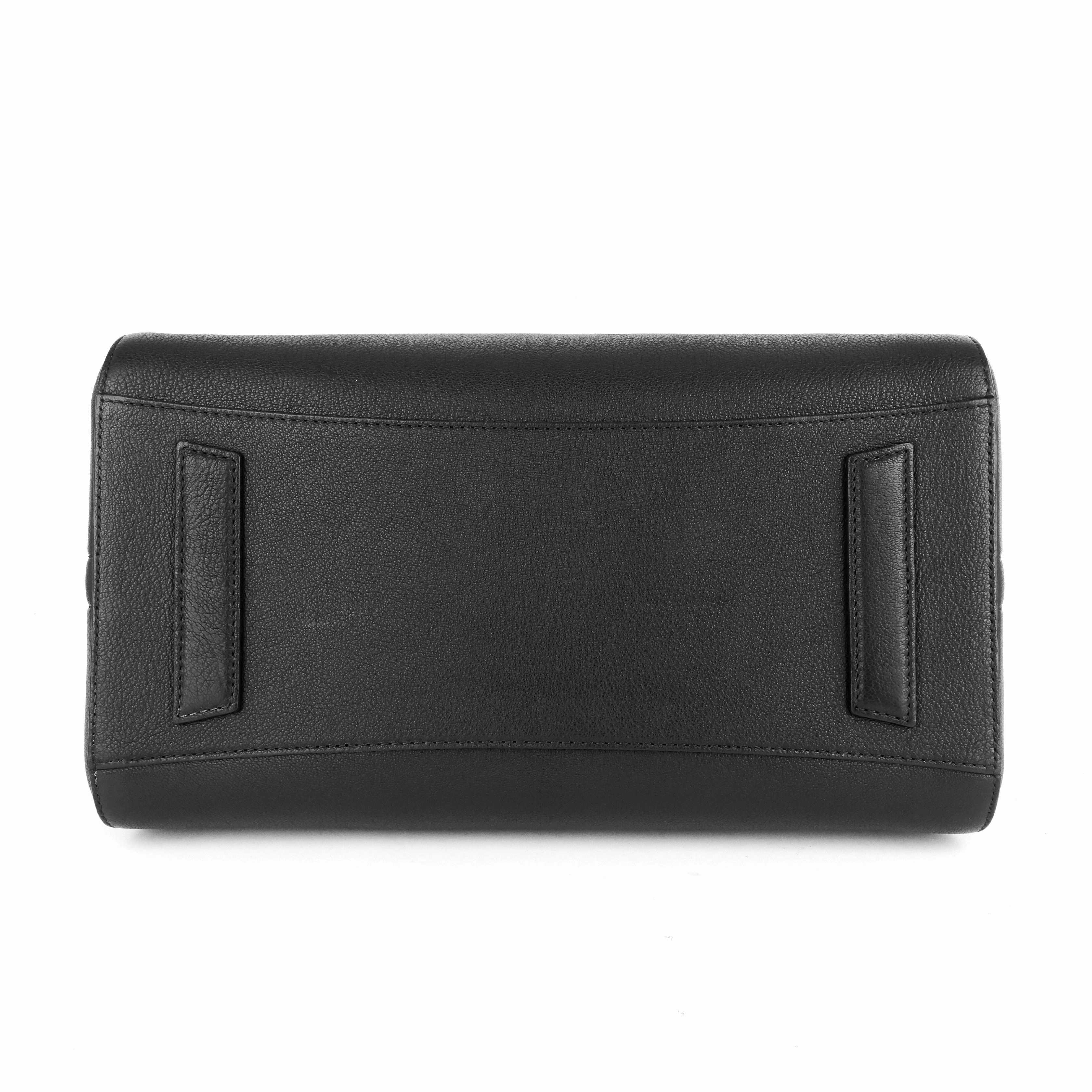 Antigona Medium Pebbled Calfskin Bag