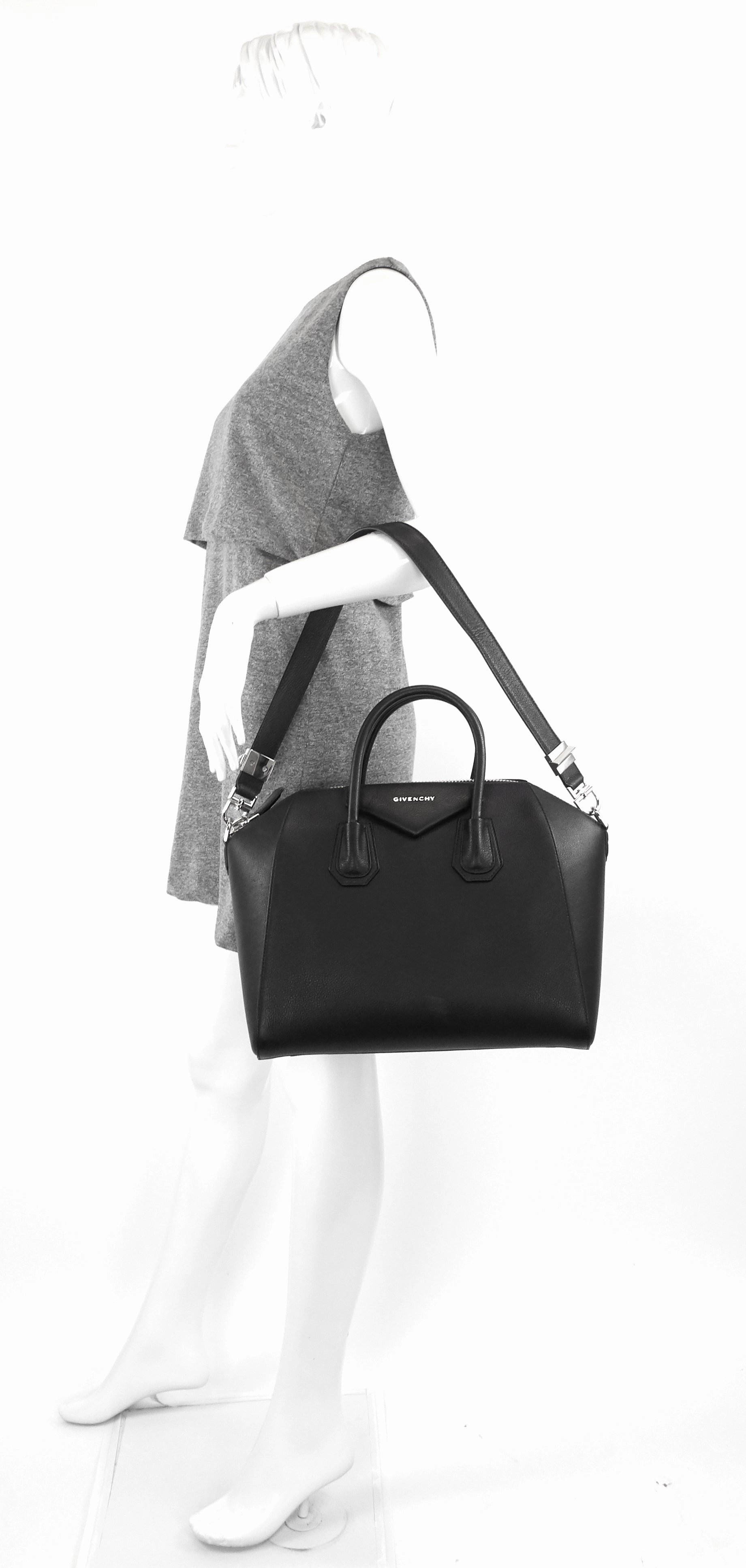 Antigona Medium Pebbled Calfskin Bag