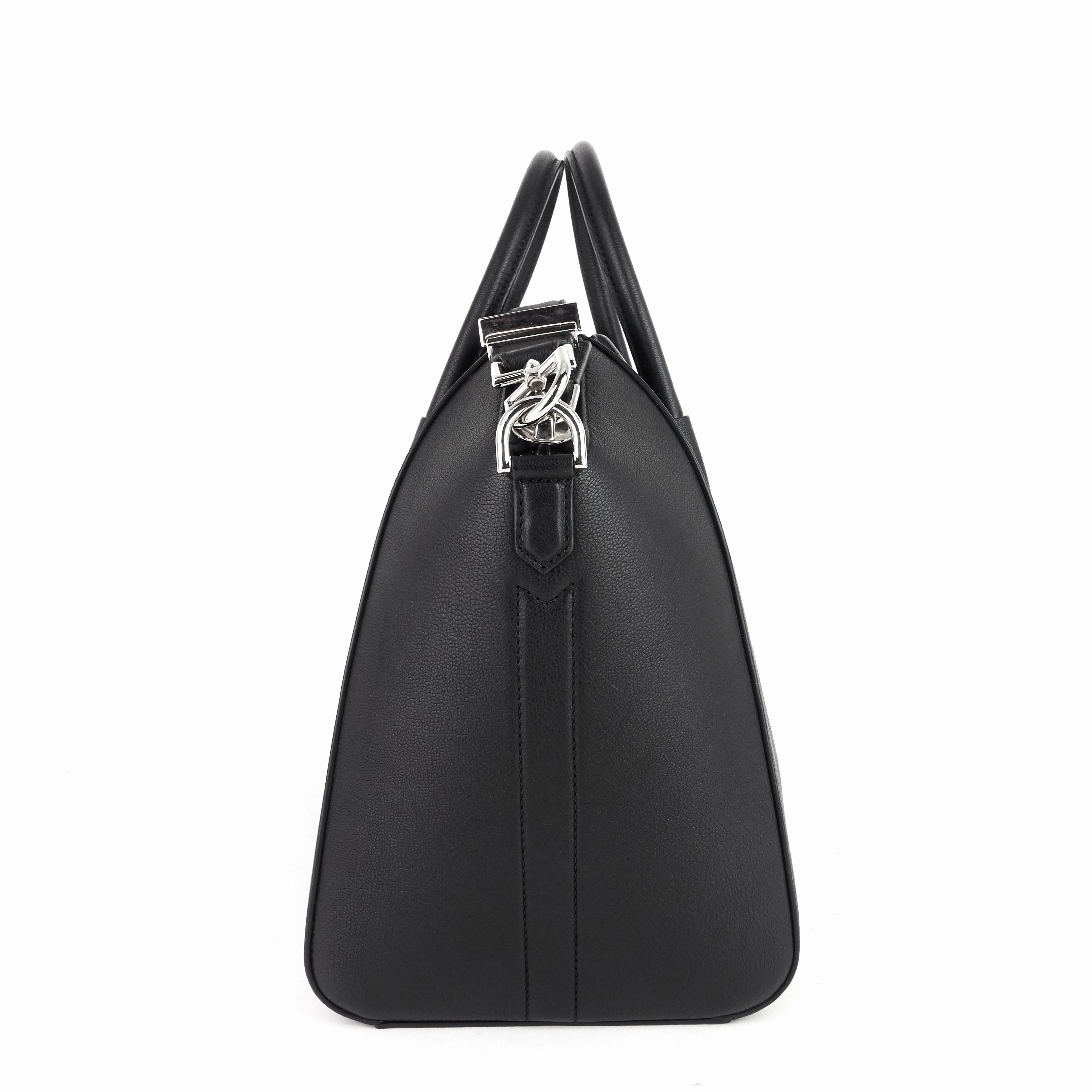 Antigona Medium Pebbled Calfskin Bag