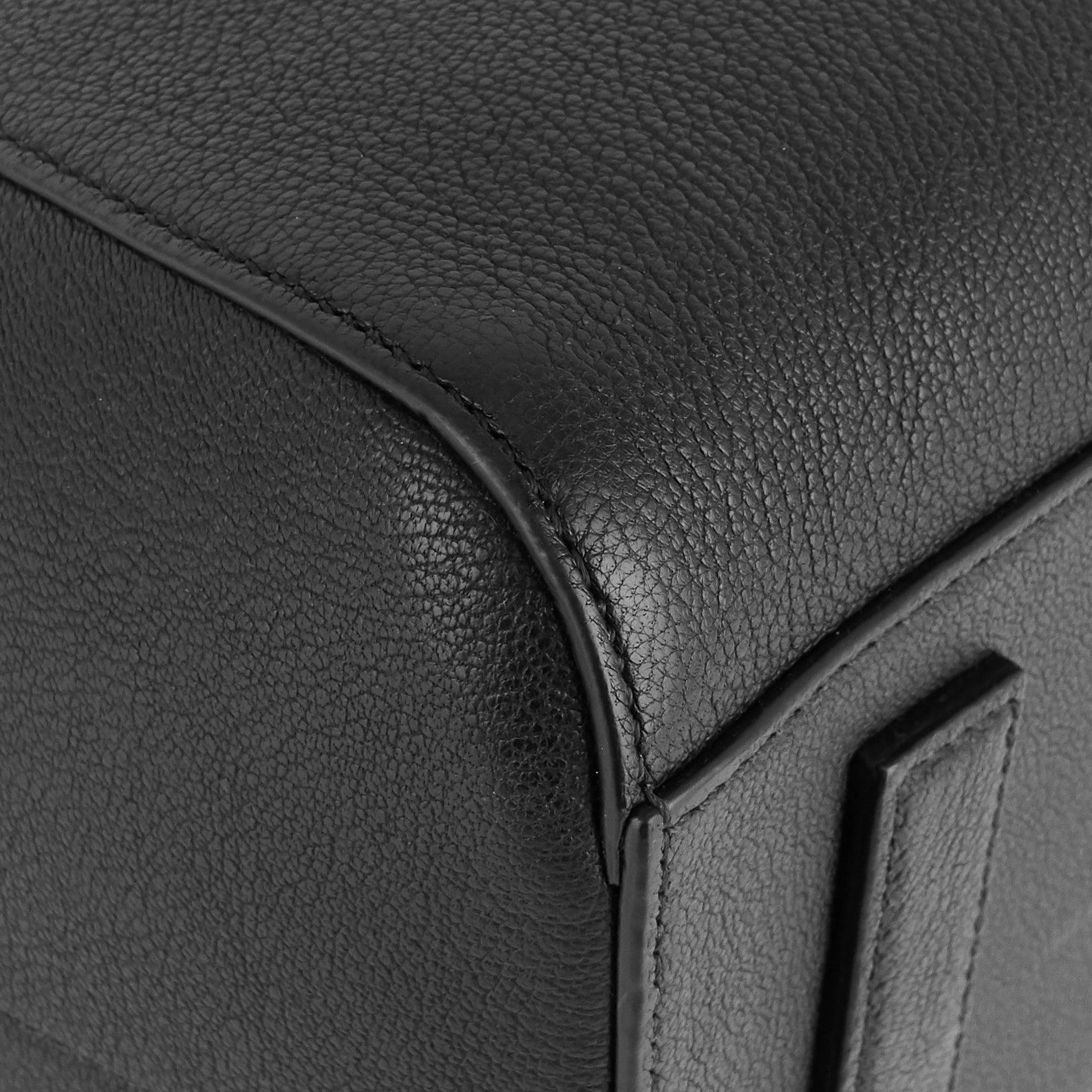 Antigona Medium Pebbled Calfskin Bag