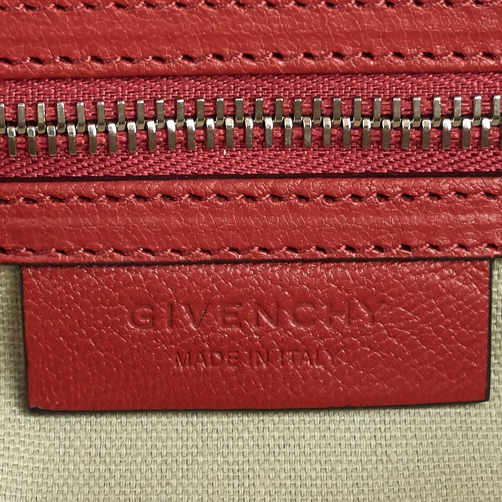 Antigona Small Leather Bag