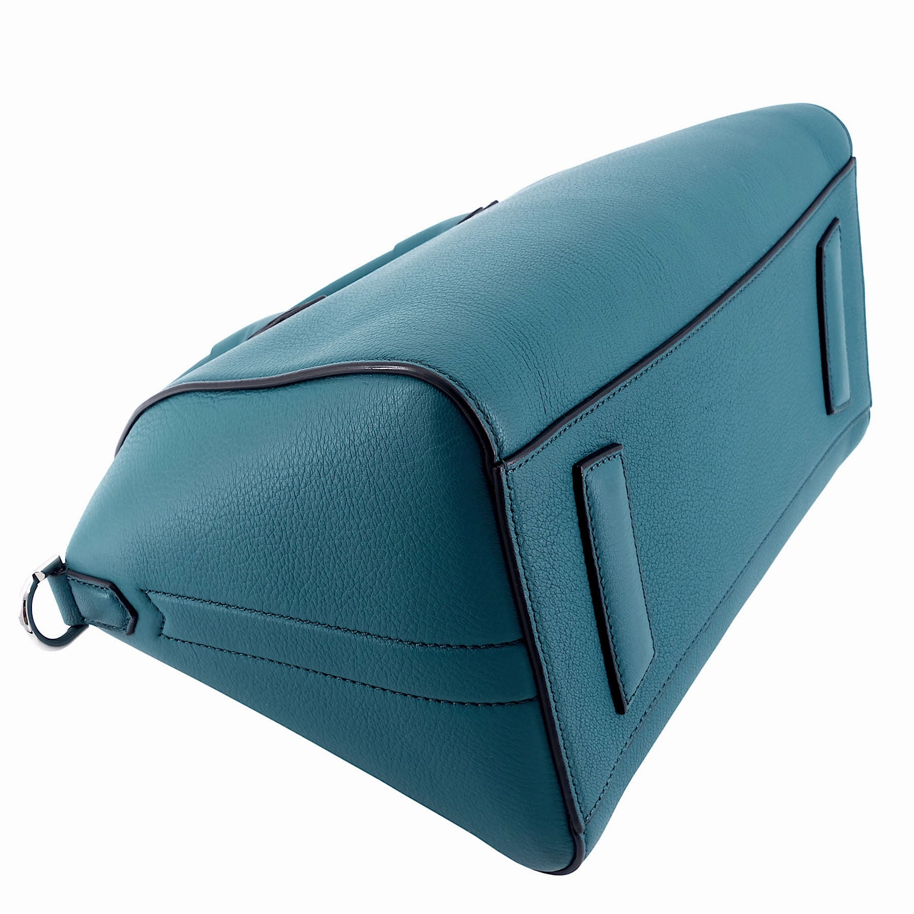 Antigona Small Pebbled Leather Bag