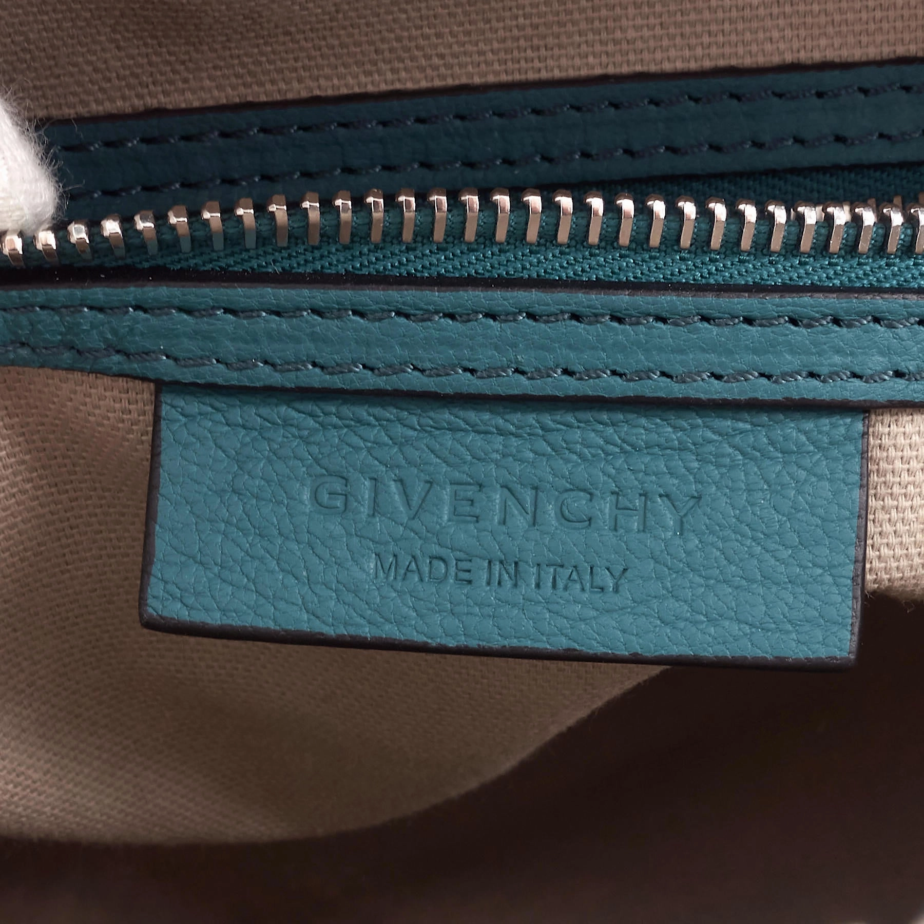 Antigona Small Pebbled Leather Bag