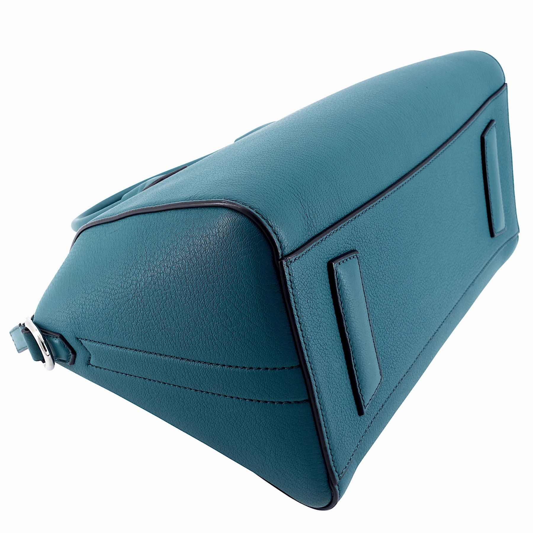 Antigona Small Pebbled Leather Bag