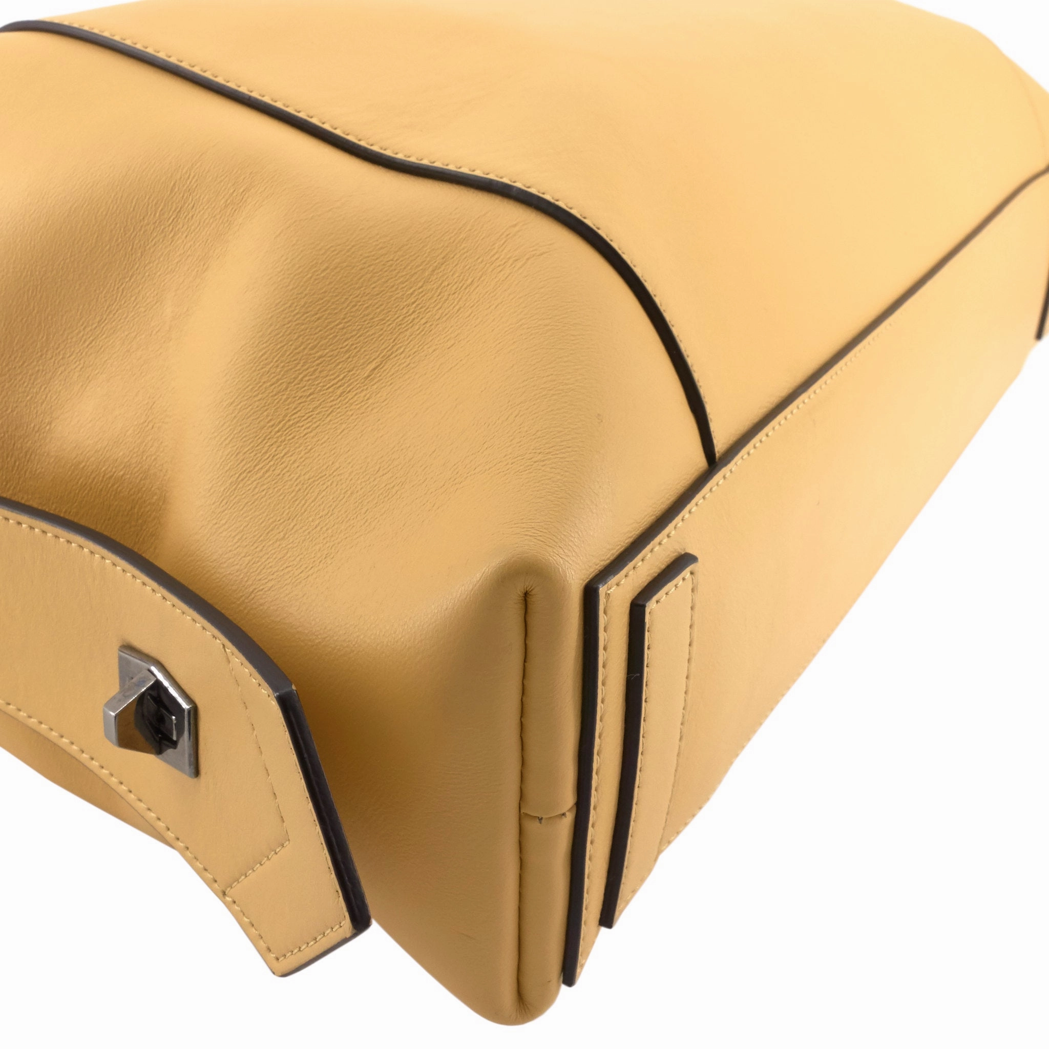 Antigona Soft Medium Leather Bag