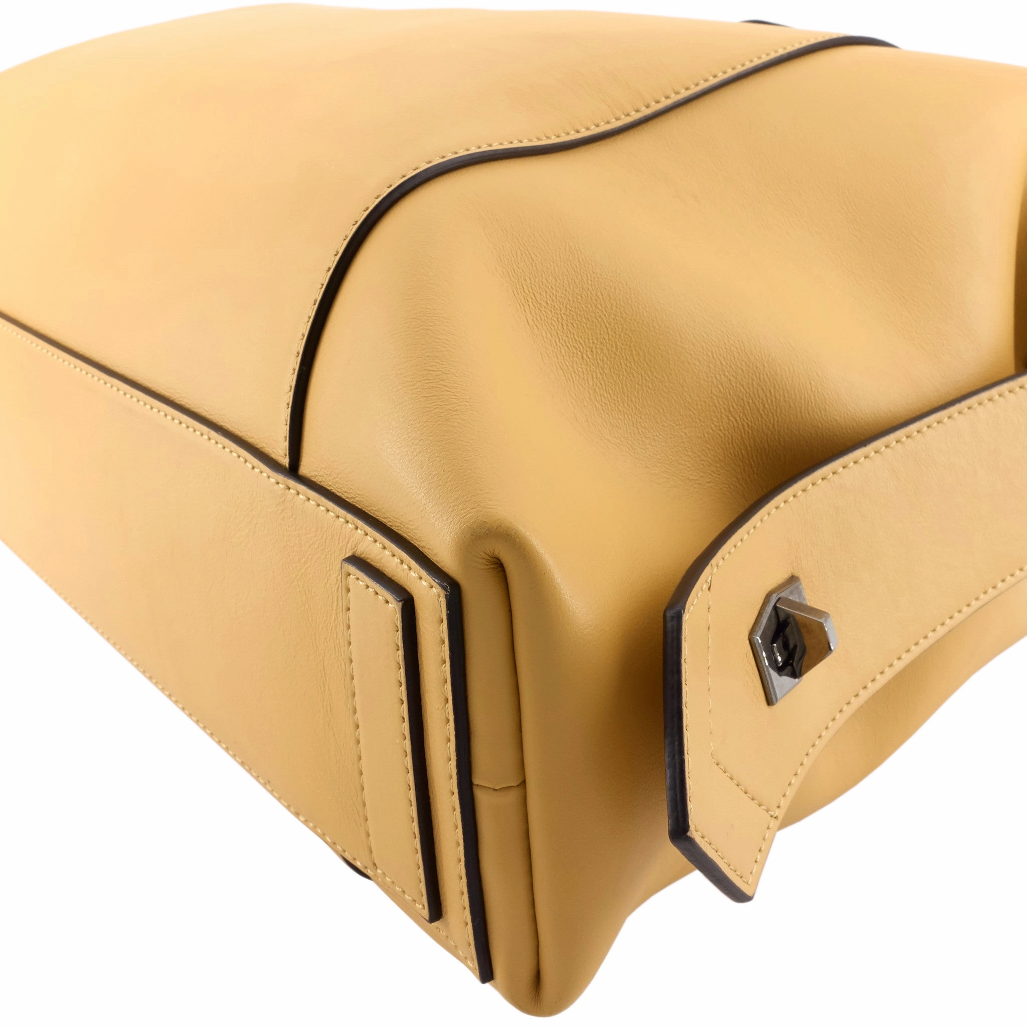 Antigona Soft Medium Leather Bag