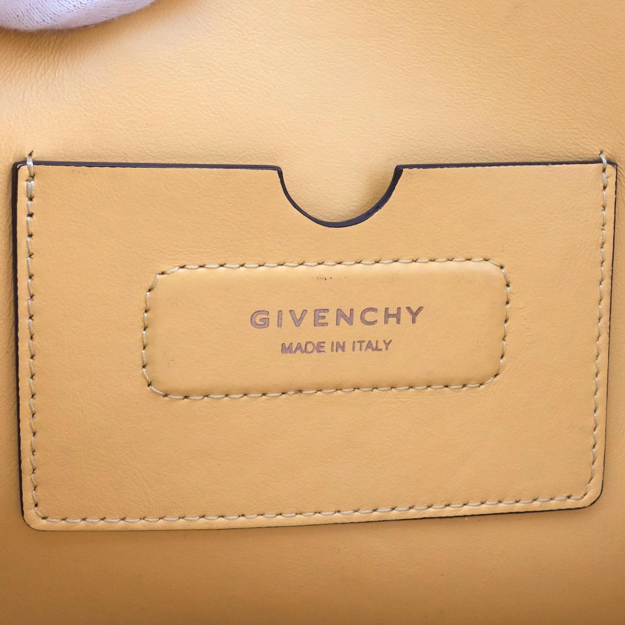 Antigona Soft Medium Leather Bag