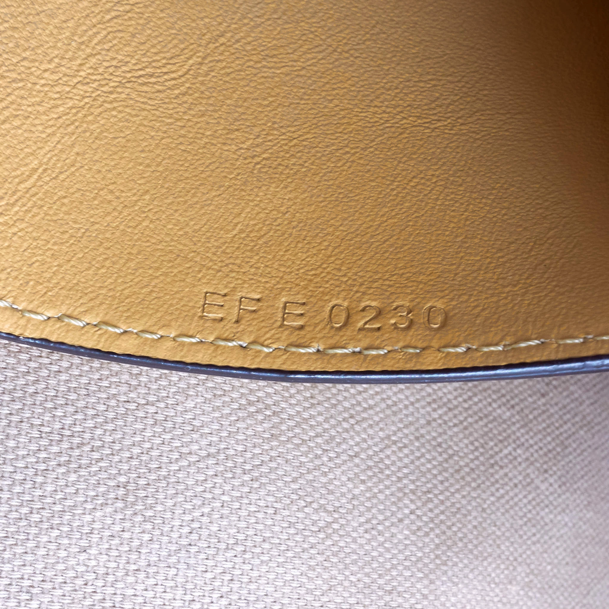 Antigona Soft Medium Leather Bag