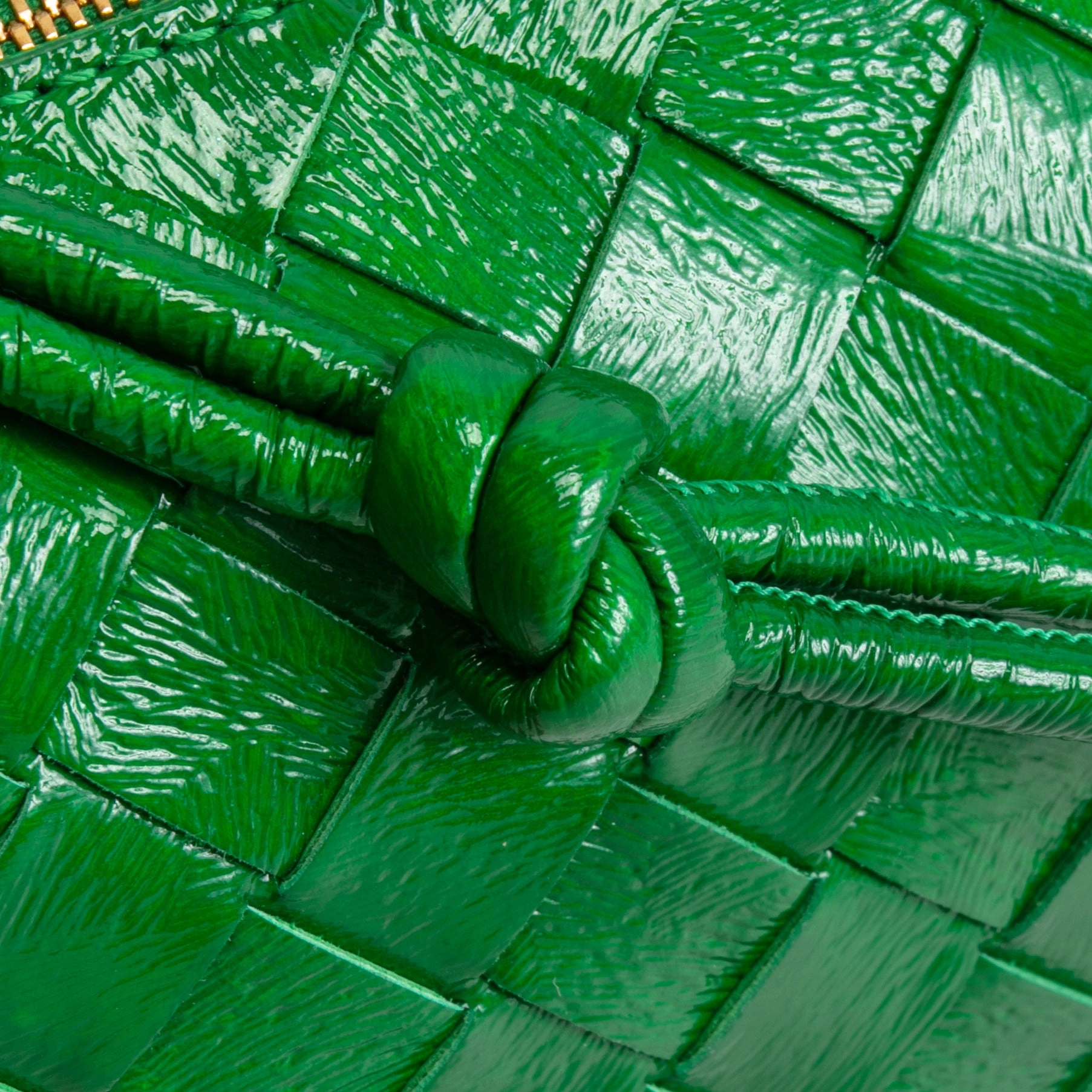 BOTTEGA VENETTA Patent Intrecciato Mini Loop Camera Bag - Green