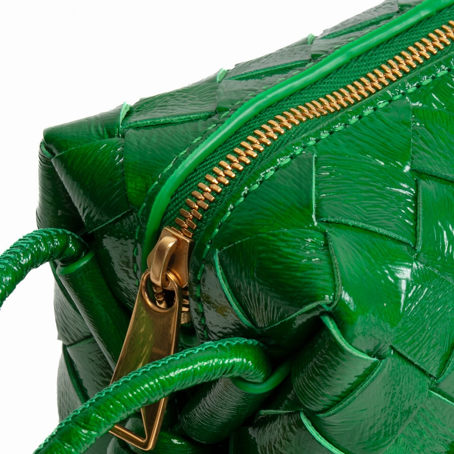 BOTTEGA VENETTA Patent Intrecciato Mini Loop Camera Bag - Green