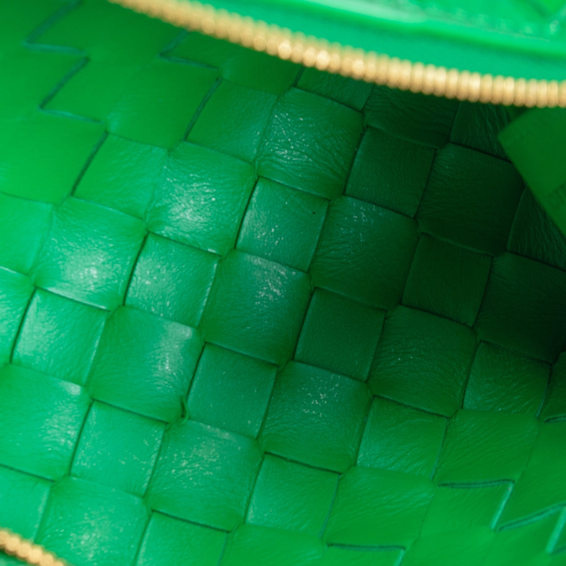 BOTTEGA VENETTA Patent Intrecciato Mini Loop Camera Bag - Green