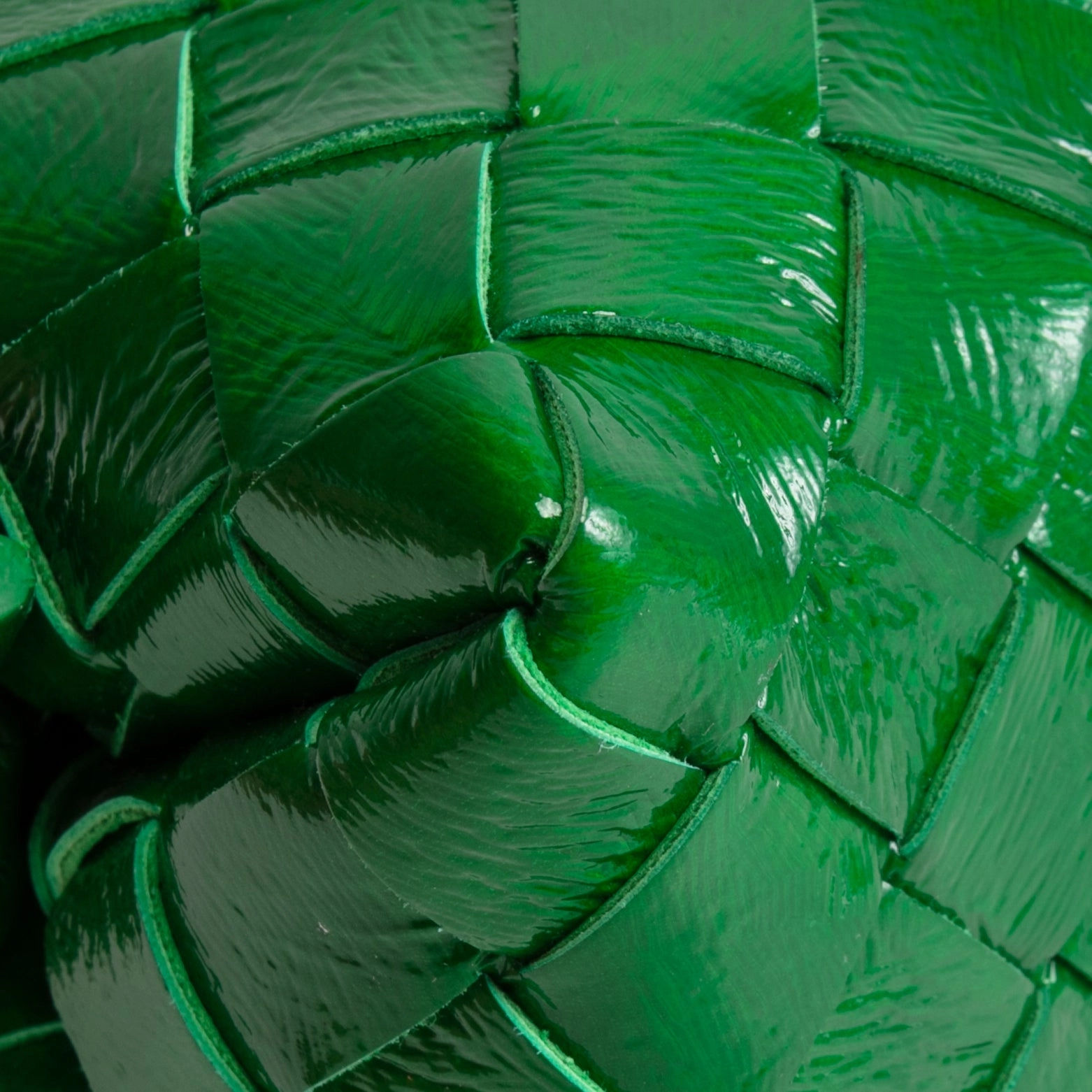 BOTTEGA VENETTA Patent Intrecciato Mini Loop Camera Bag - Green