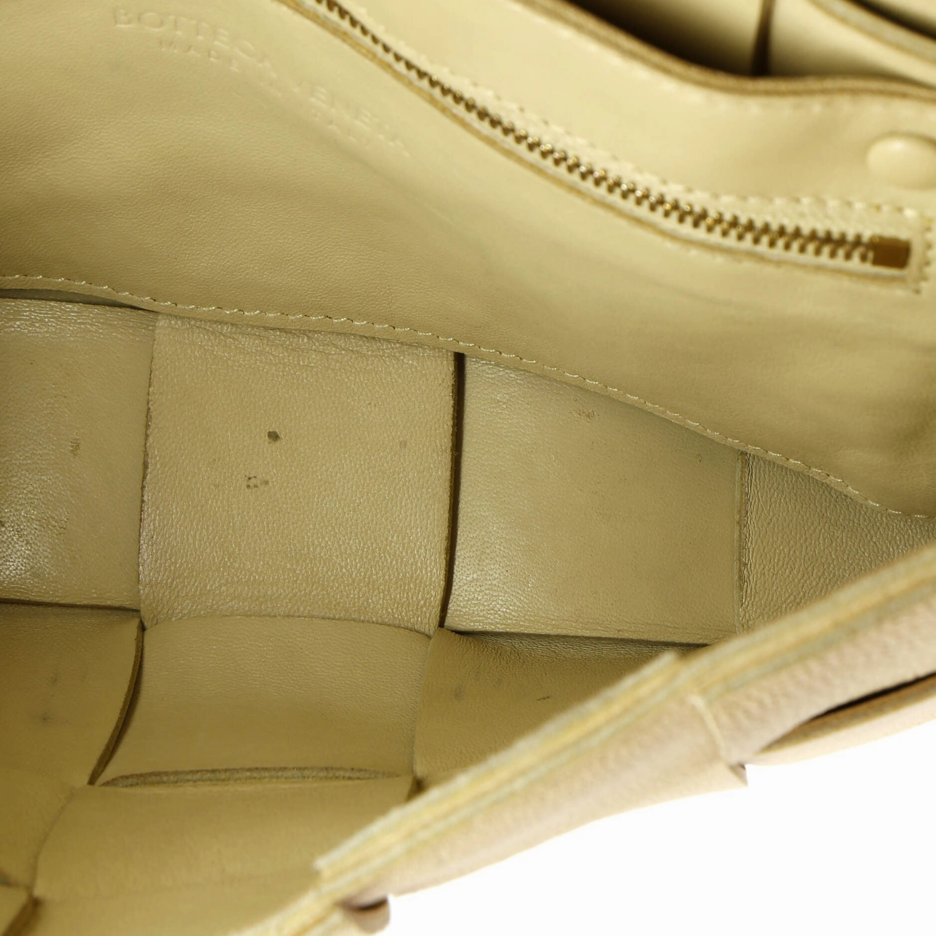 Cassette Crossbody Bag Maxi Intrecciato Grained Leather