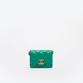 CC Clutch With Chain Crossbody Bag in Green Quilted Lambskin