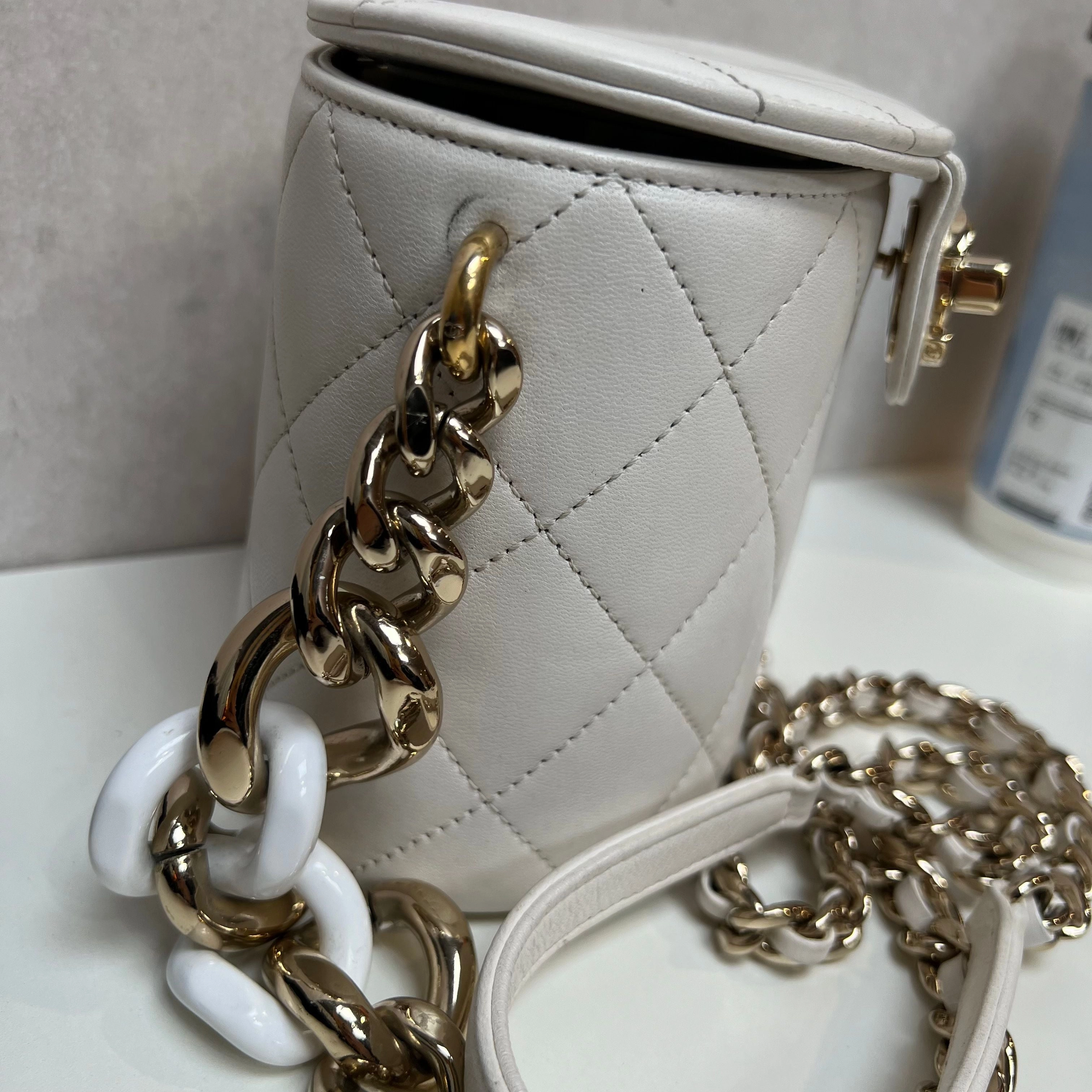 Chanel Elegant Chain Vanity Case - Crossbody Bags 3327