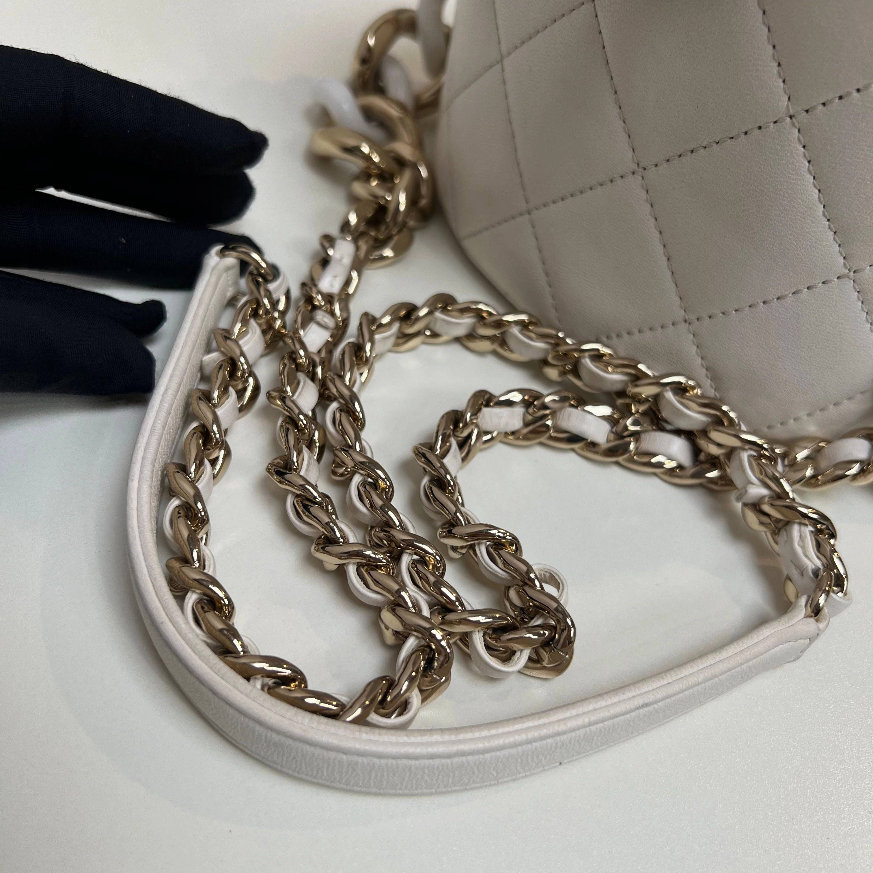 Chanel Elegant Chain Vanity Case - Crossbody Bags 3327