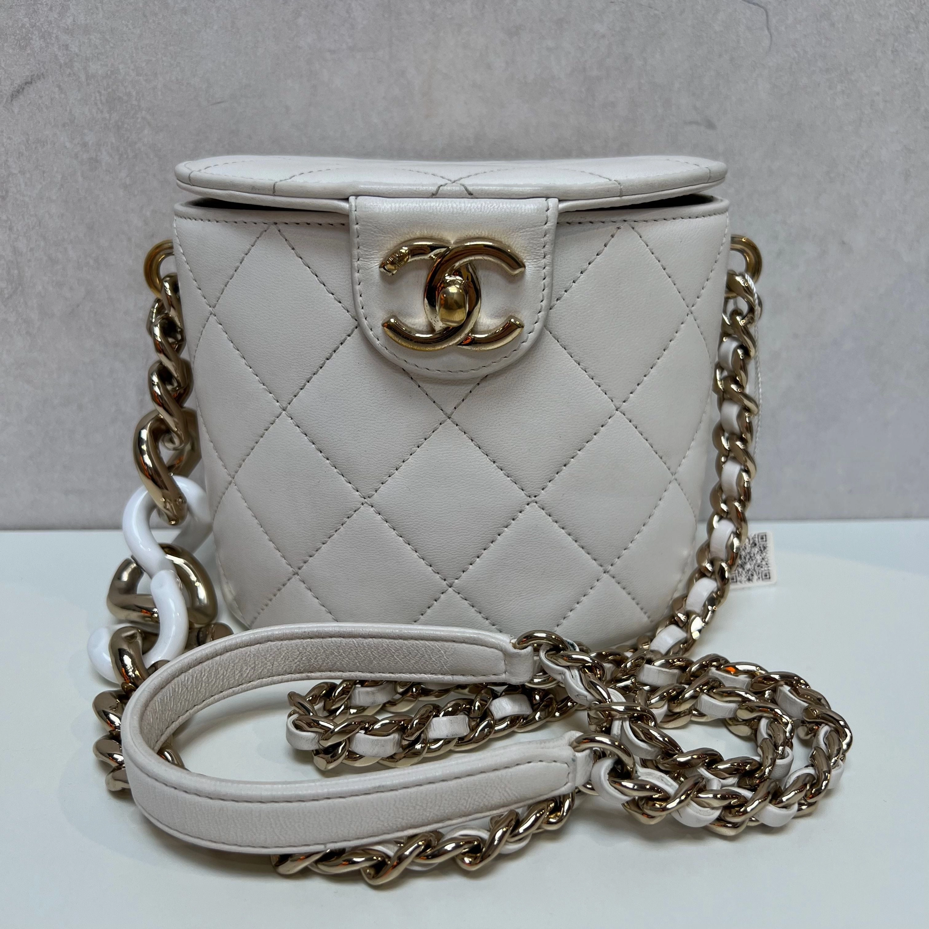 Chanel Elegant Chain Vanity Case - Crossbody Bags 3327