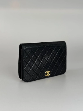 Chanel vintage Matelass Lambskin Shoulder Bag in Black with 24 k gold hardware