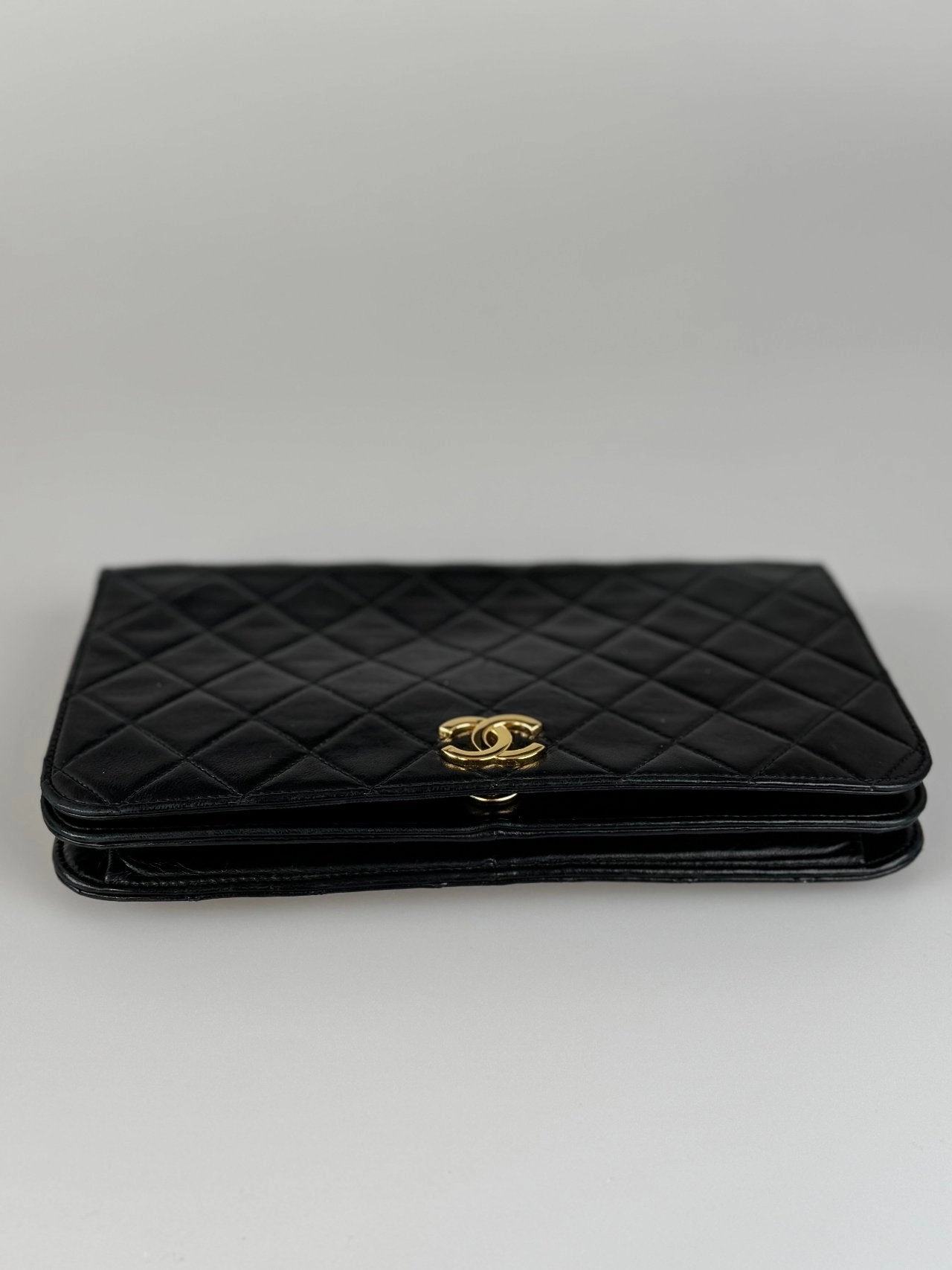 Chanel vintage Matelass Lambskin Shoulder Bag in Black with 24 k gold hardware