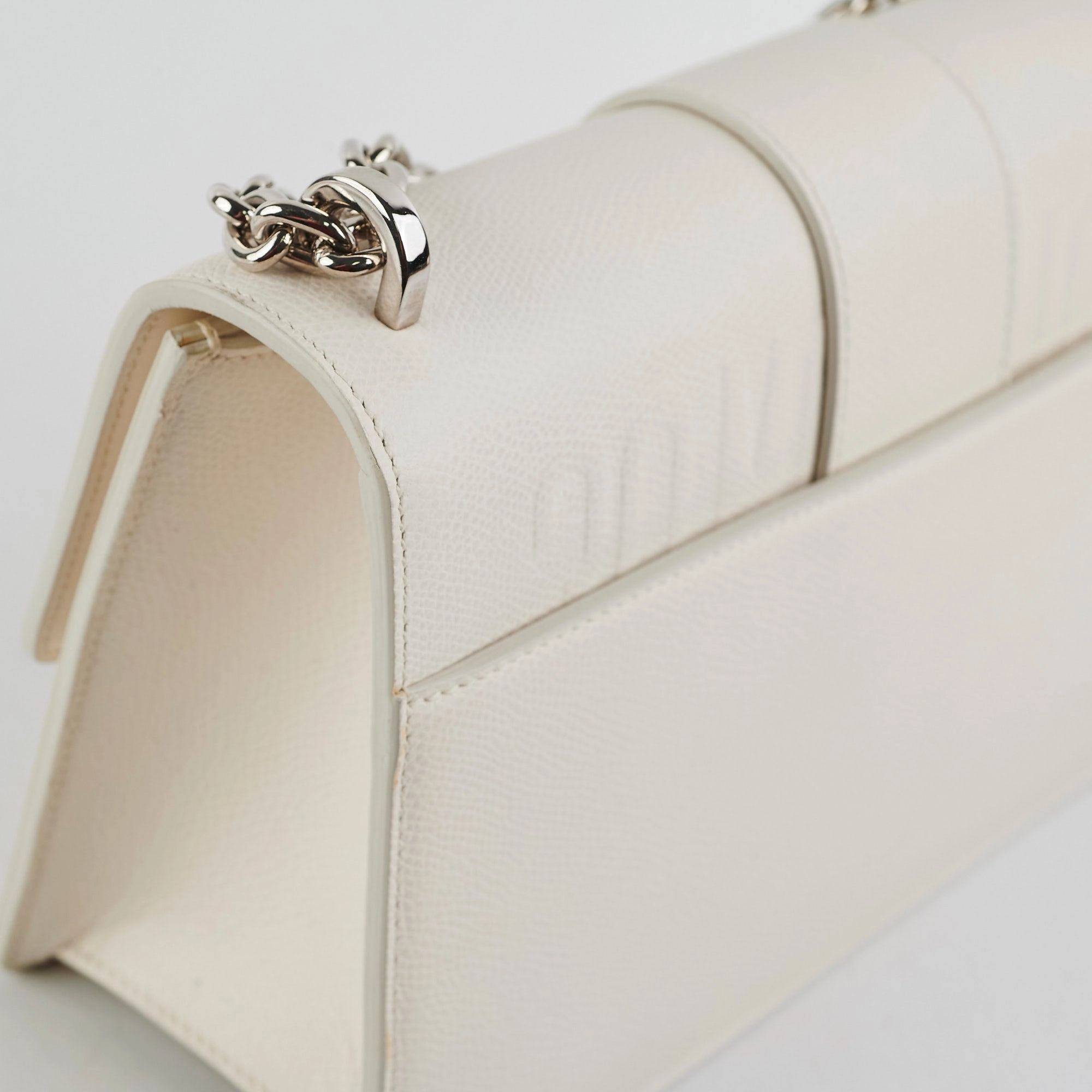 Christian Dior Montaigne 30 White