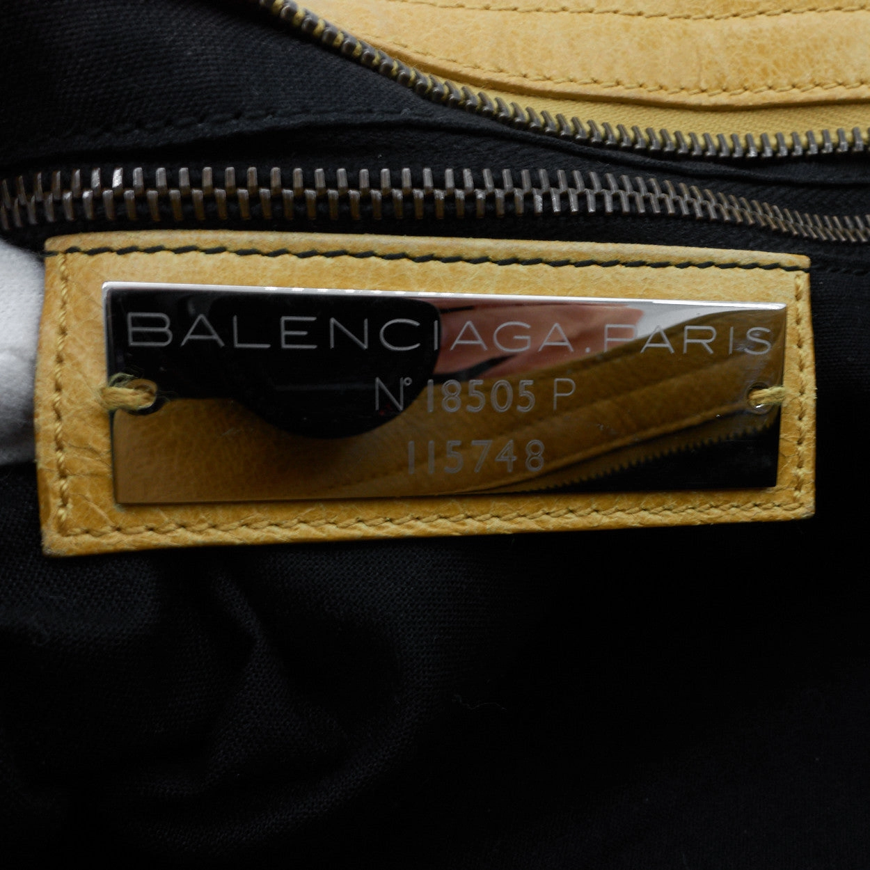 City Classic Medium Leather Bag
