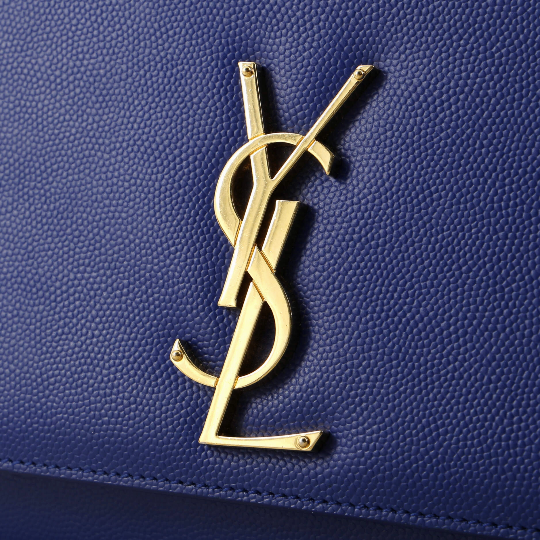 Classic Monogram Crossbody Bag Grainy Leather Medium