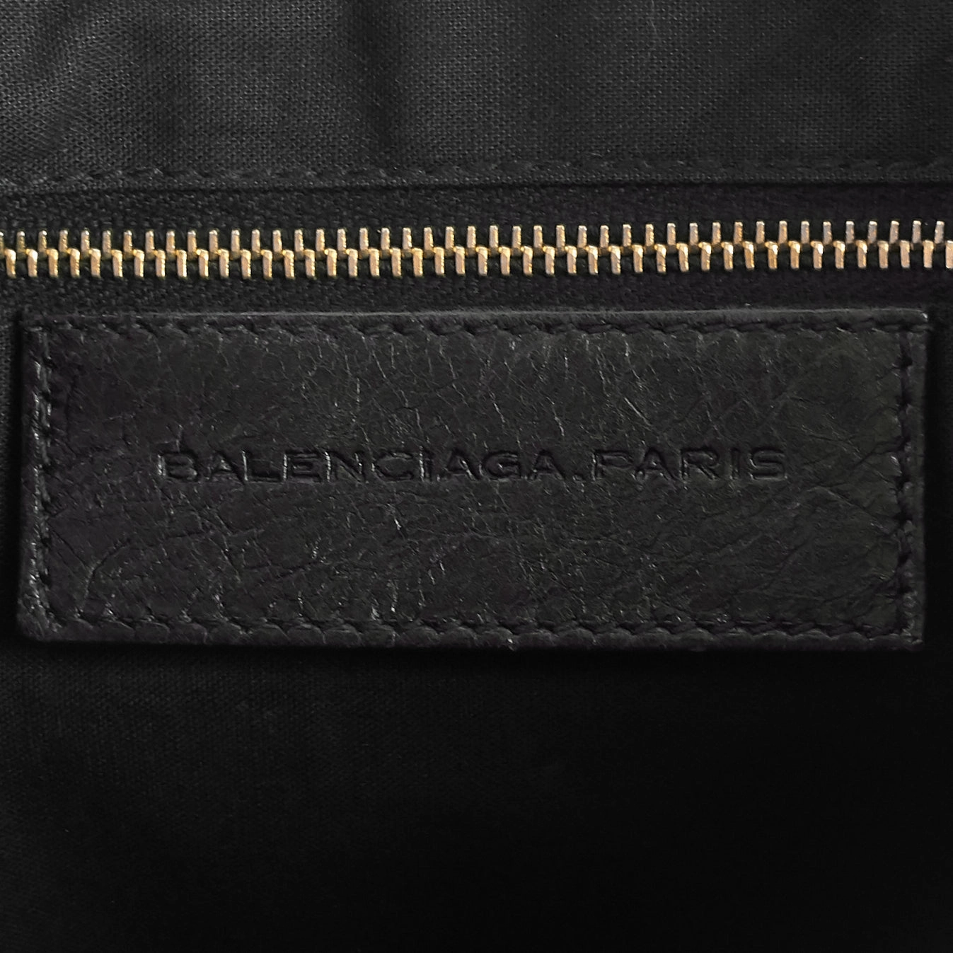 Classic Studs Flat Crossbody Agneau Leather Bag