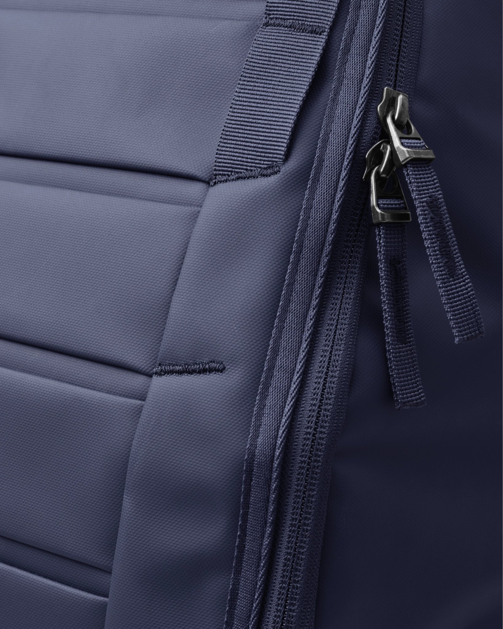 D_b_ Hugger Backpack 25L