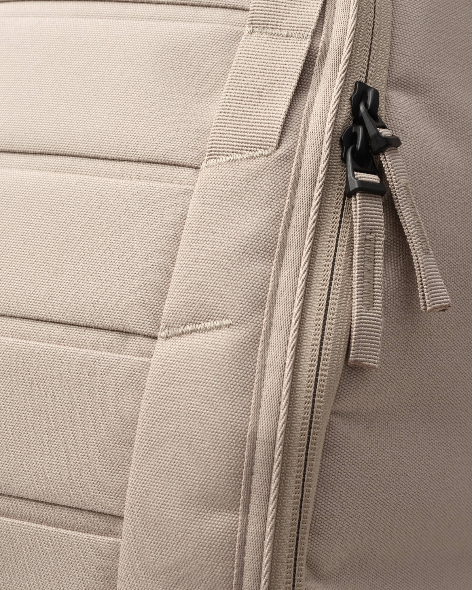 D_b_ Hugger Backpack 25L