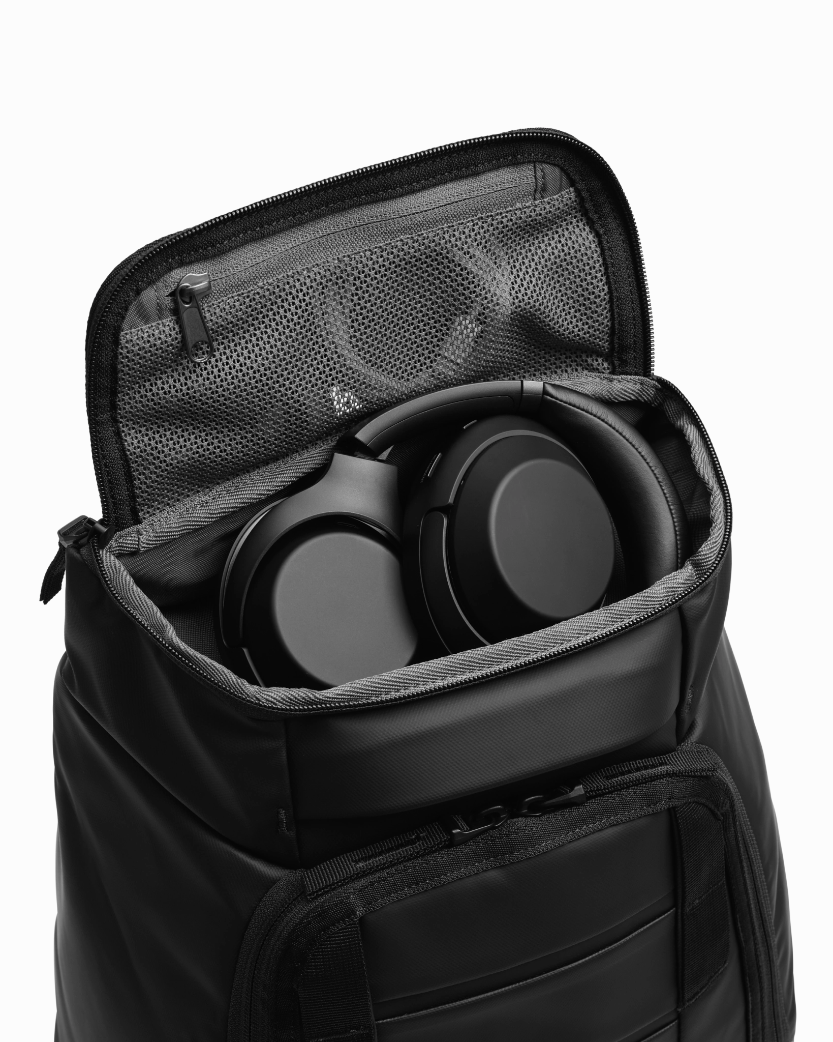 D_b_ Hugger Backpack 25L