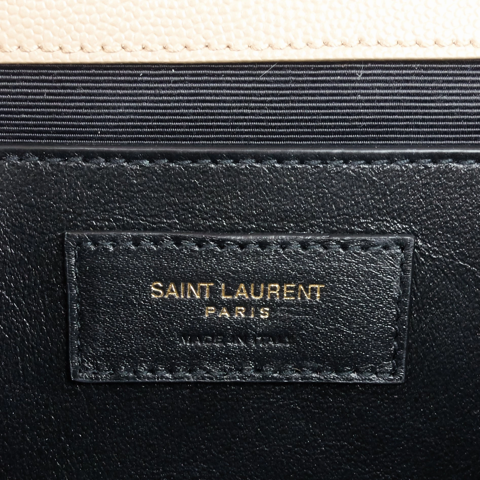 Envelope Medium Grain de Poudre Matelass Calfskin Bag