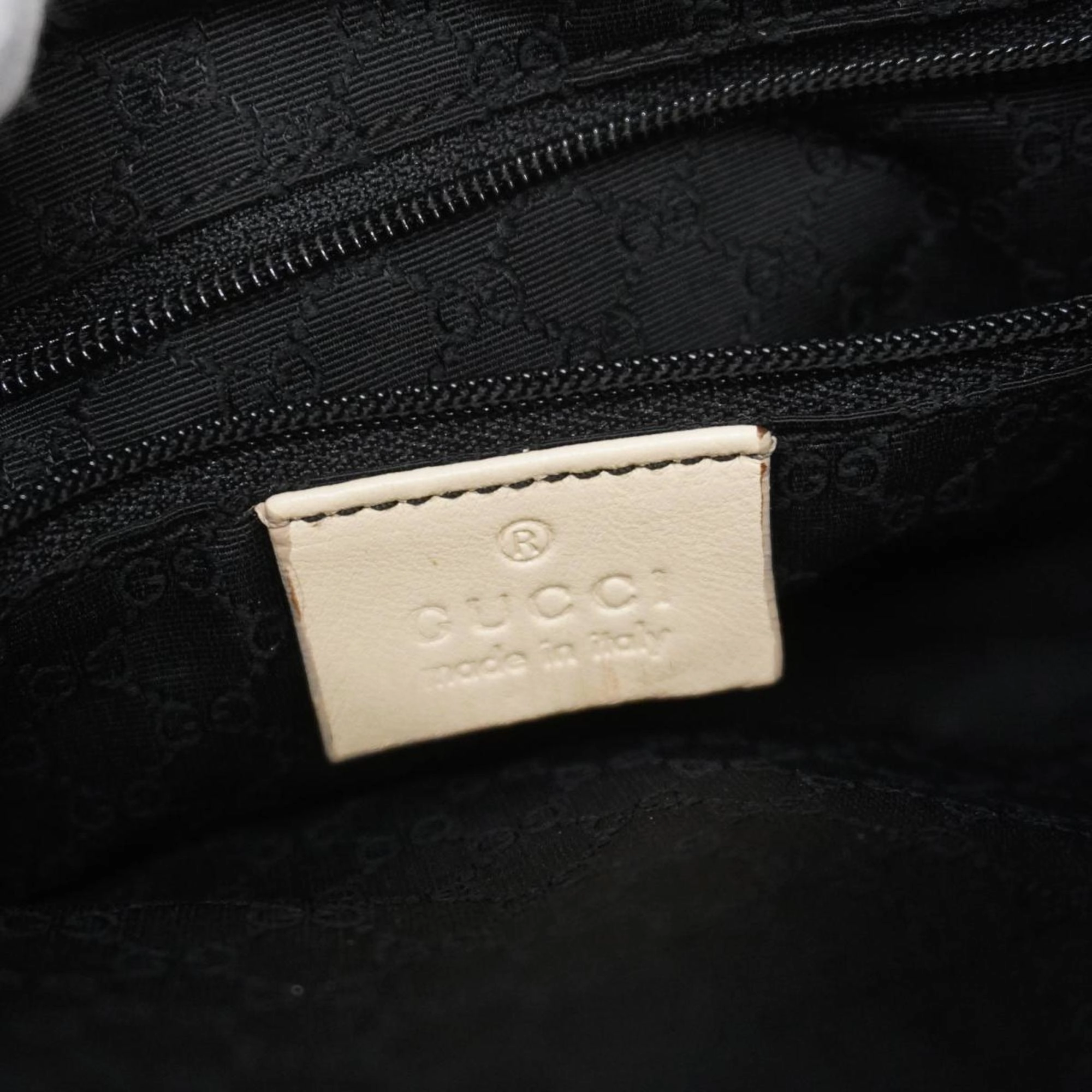 Gucci --  Leather Shoulder Bag ()