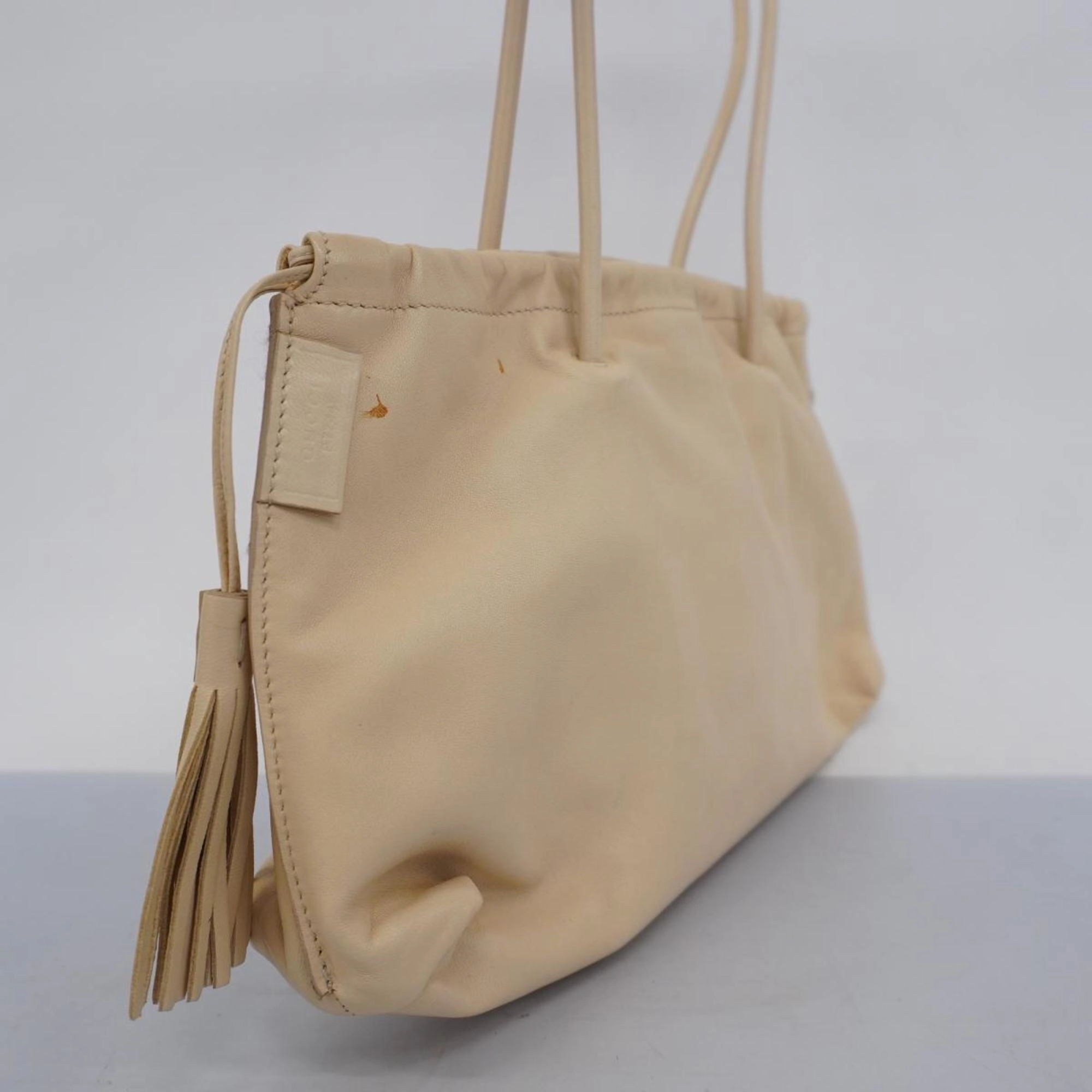 Gucci --  Leather Shoulder Bag ()