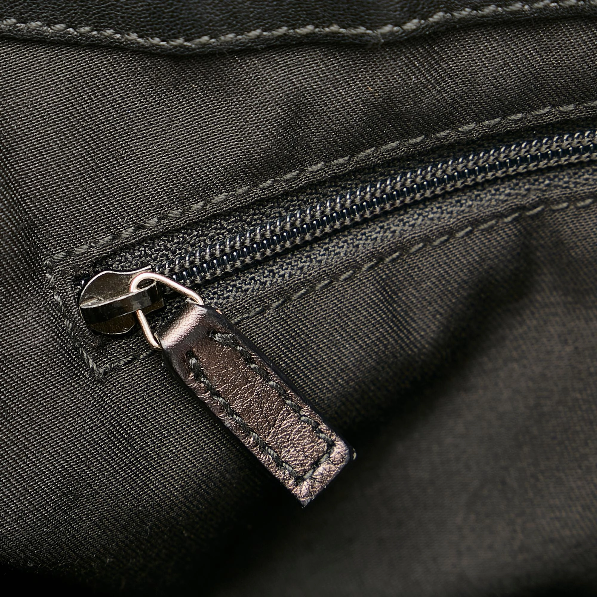 Gucci Abbey Leather Shoulder Bag (SHG-31858)