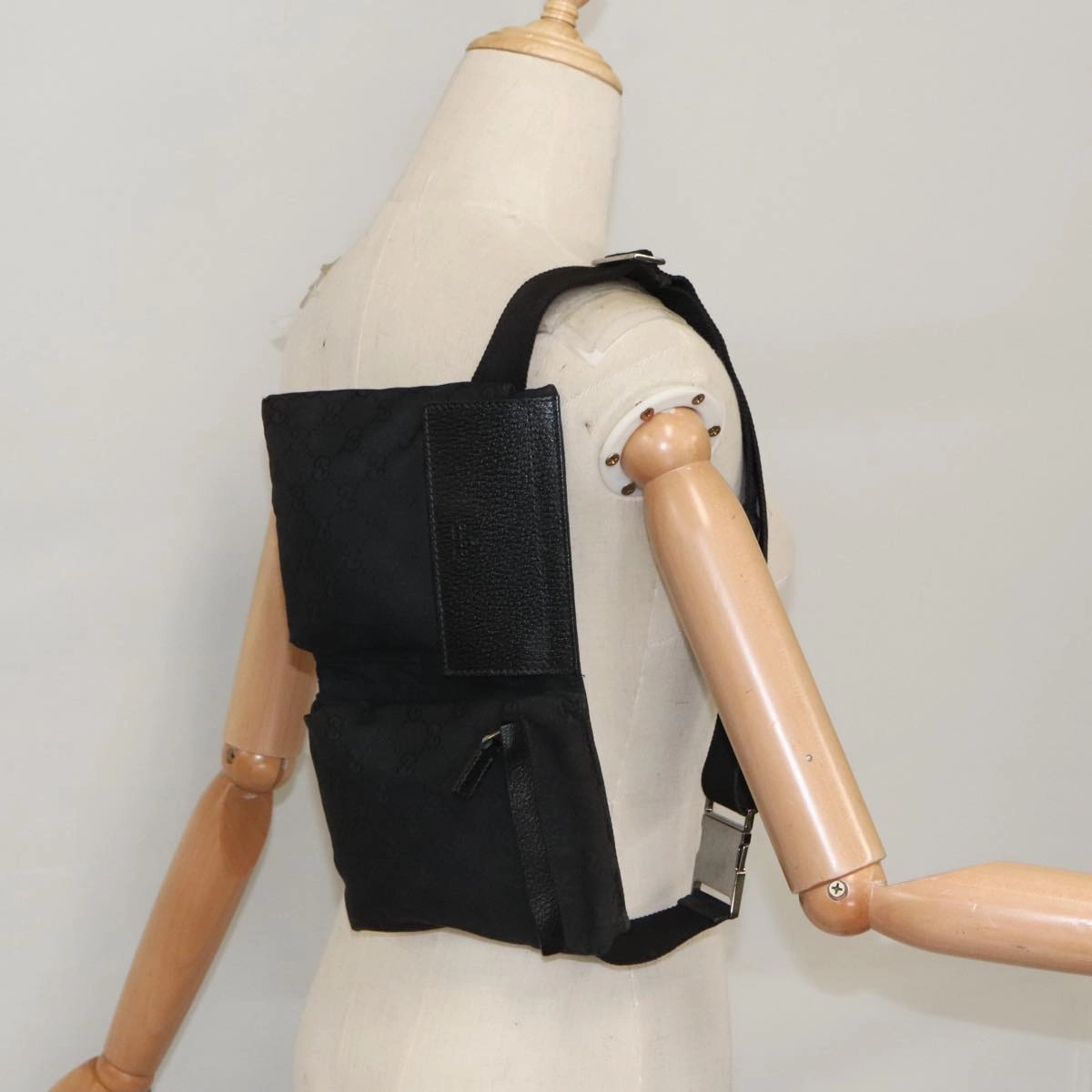 Gucci Black Canvas Shoulder Bag ()