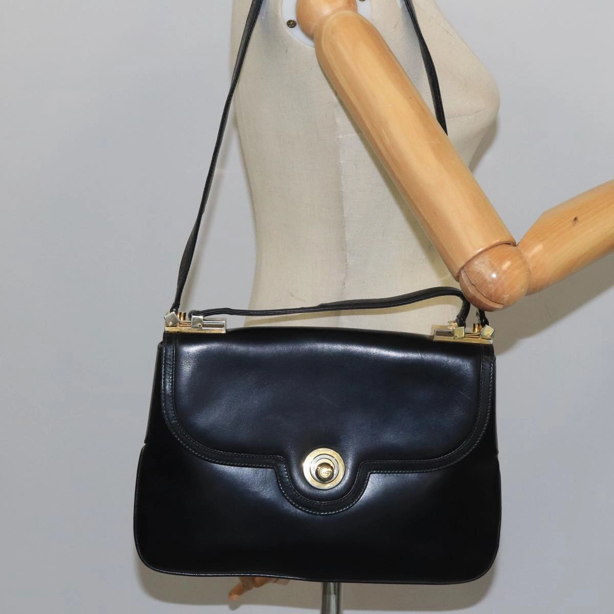 Gucci Black Leather Shoulder Bag ()