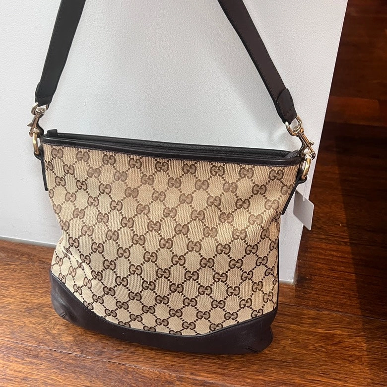 Gucci Canvas Shoulder Bag AG058 in Beige Monogram