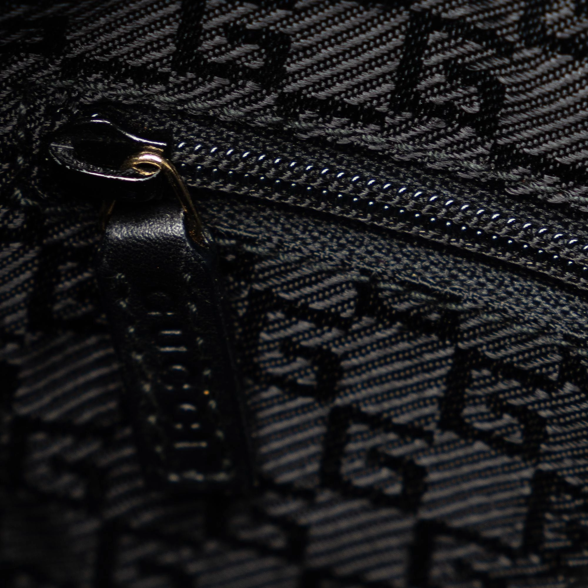 Gucci Canvas Shoulder Bag (SHG-3KiGwd)