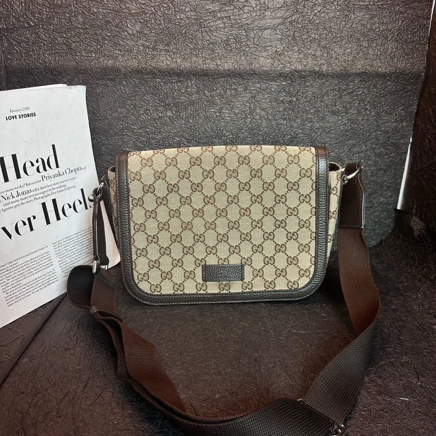 Gucci Classic One-Shoulder Beige Crossbody Bag