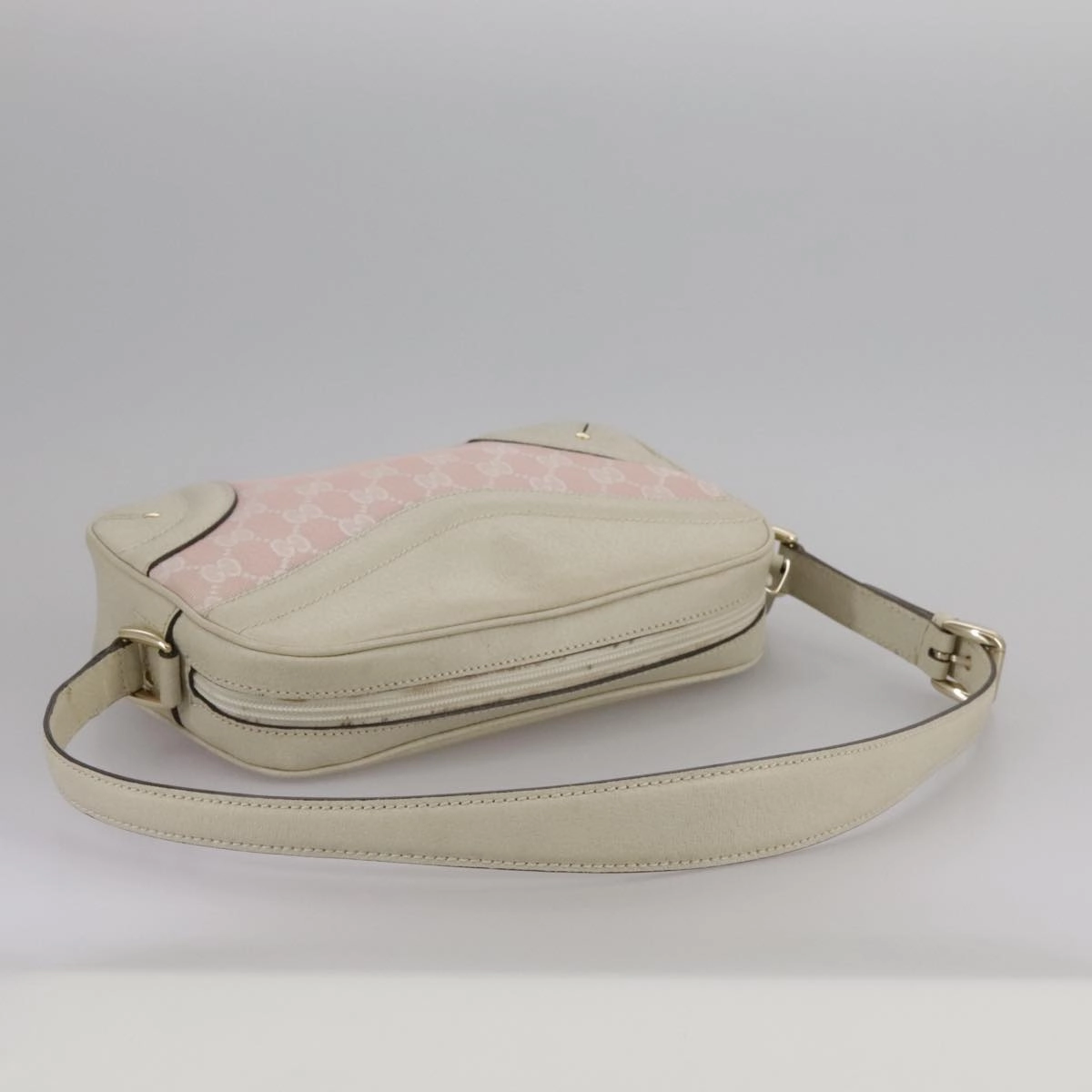Gucci Crest Pink Leather Shoulder Bag ()