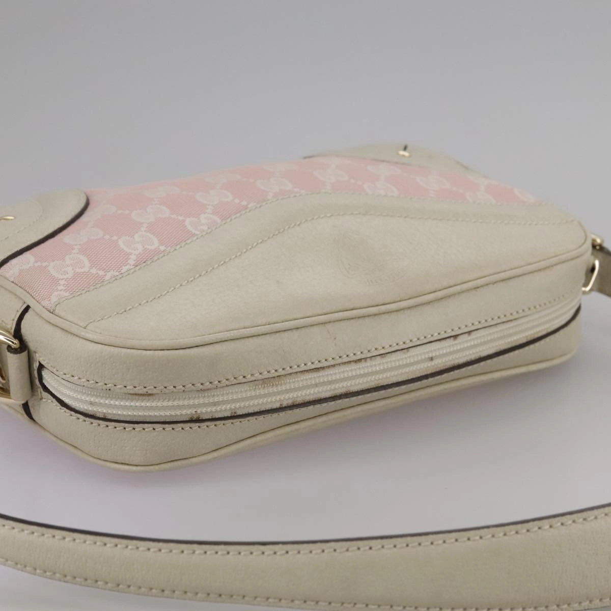 Gucci Crest Pink Leather Shoulder Bag ()