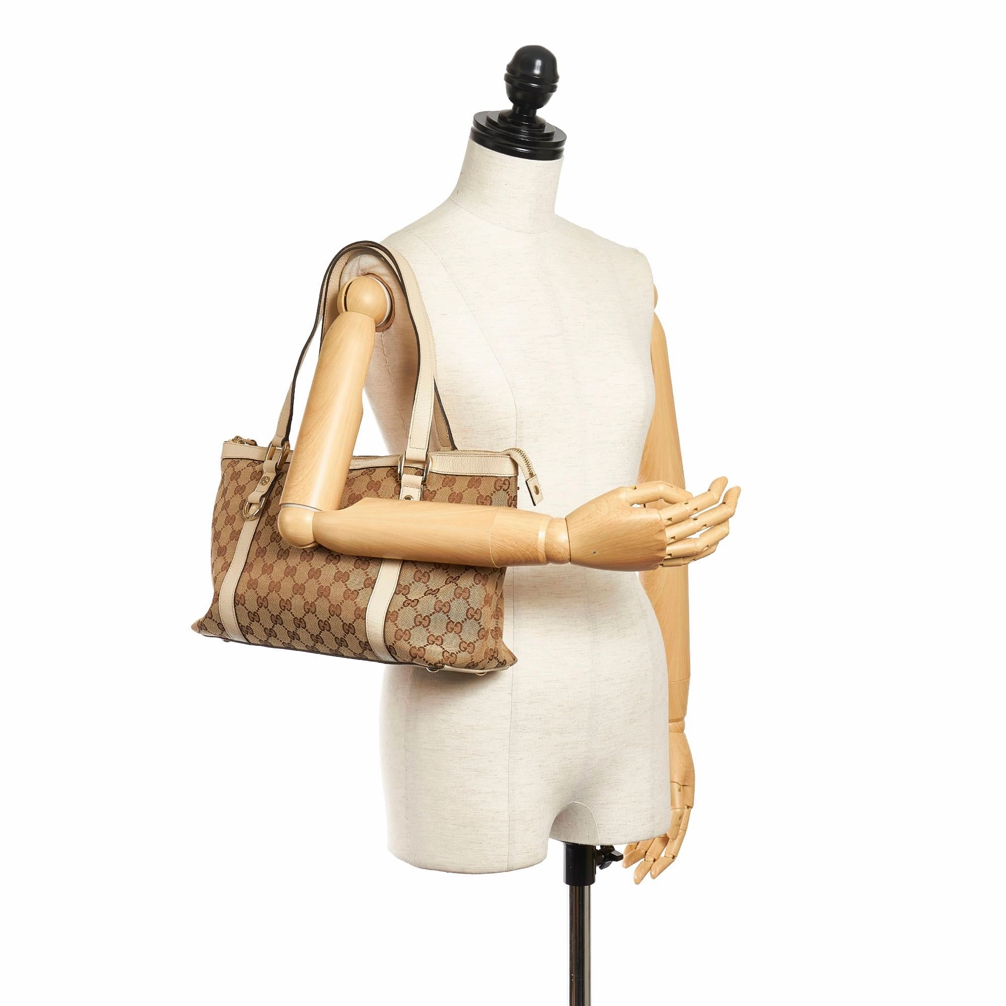 Gucci GG Canvas Abbey Shoulder Bag (SHG-32783)