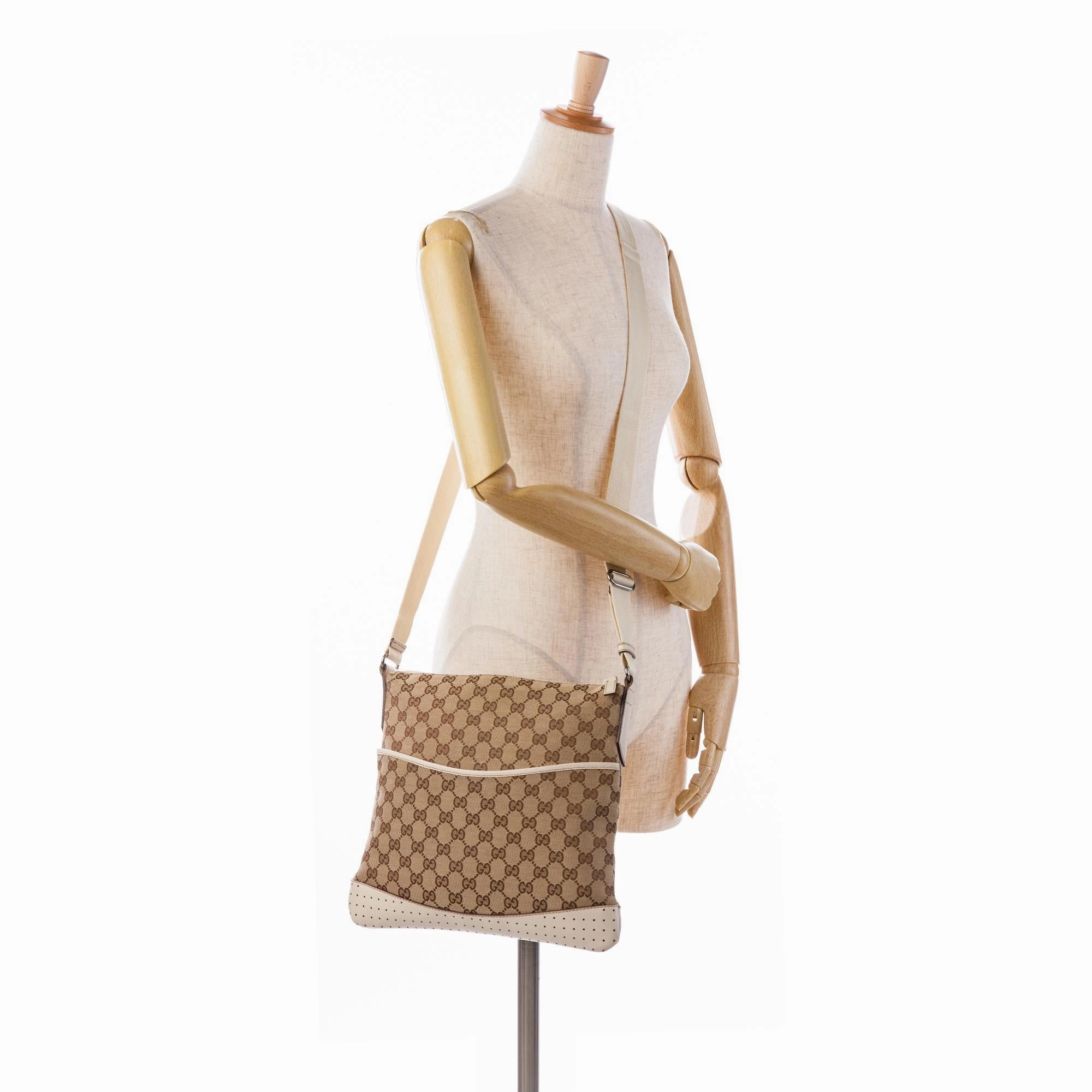 Gucci GG Canvas Crossbody Bag (SHG-Ky3FIn)