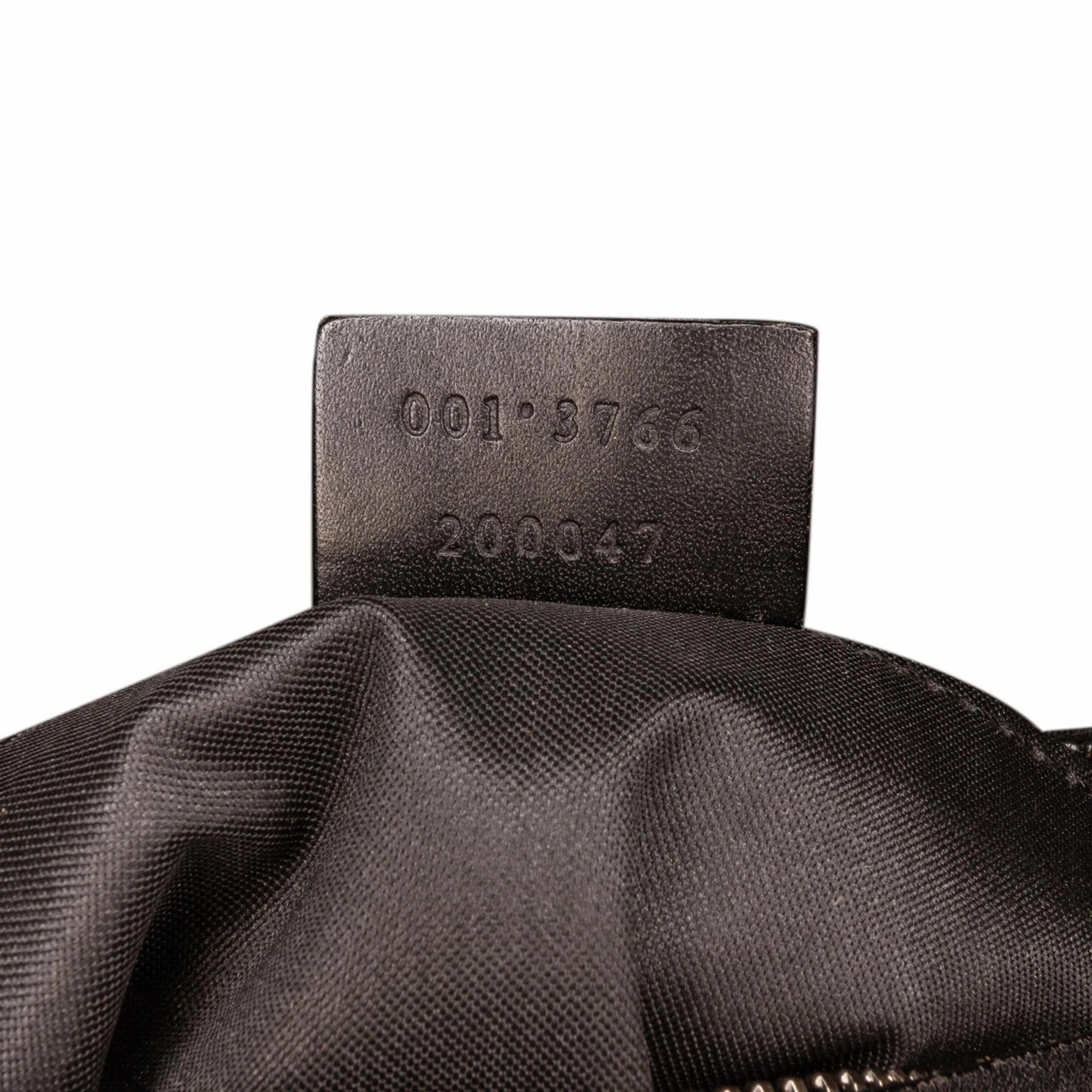 Gucci GG Canvas Shoulder Bag (SHG-AwkmcQ)